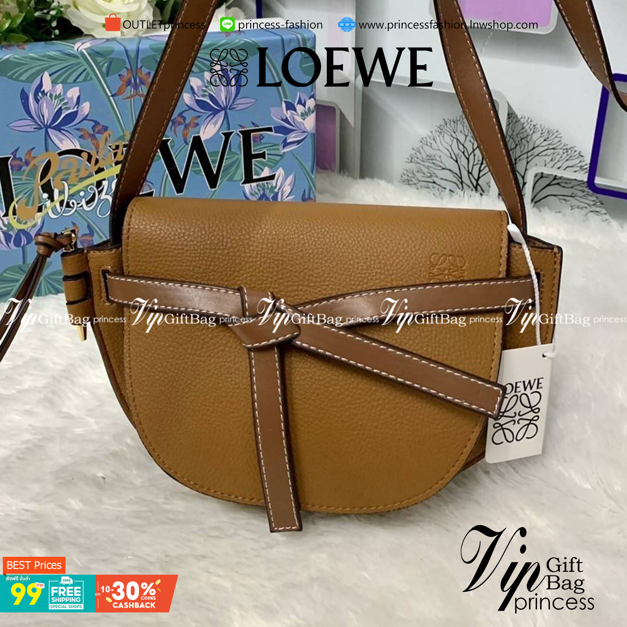 LOEWE Small Leather Gate Crossbody Bag VIP GIFT WITH PURCHASE (GWP) กระเป๋าถือหรือสะพาย Limited จาก LOEWE DUTYFREE COUNTER วัสดุ Canvas & Leather Calfskin หนังแท้ รูปทรงทันสมัย น้ำหนักเบามากค่ะ มาพร้อมสายสะพายยาวสามารถปรับระดับได้ เป็นอีกหนึ่งรุ่นฮิตกันมา