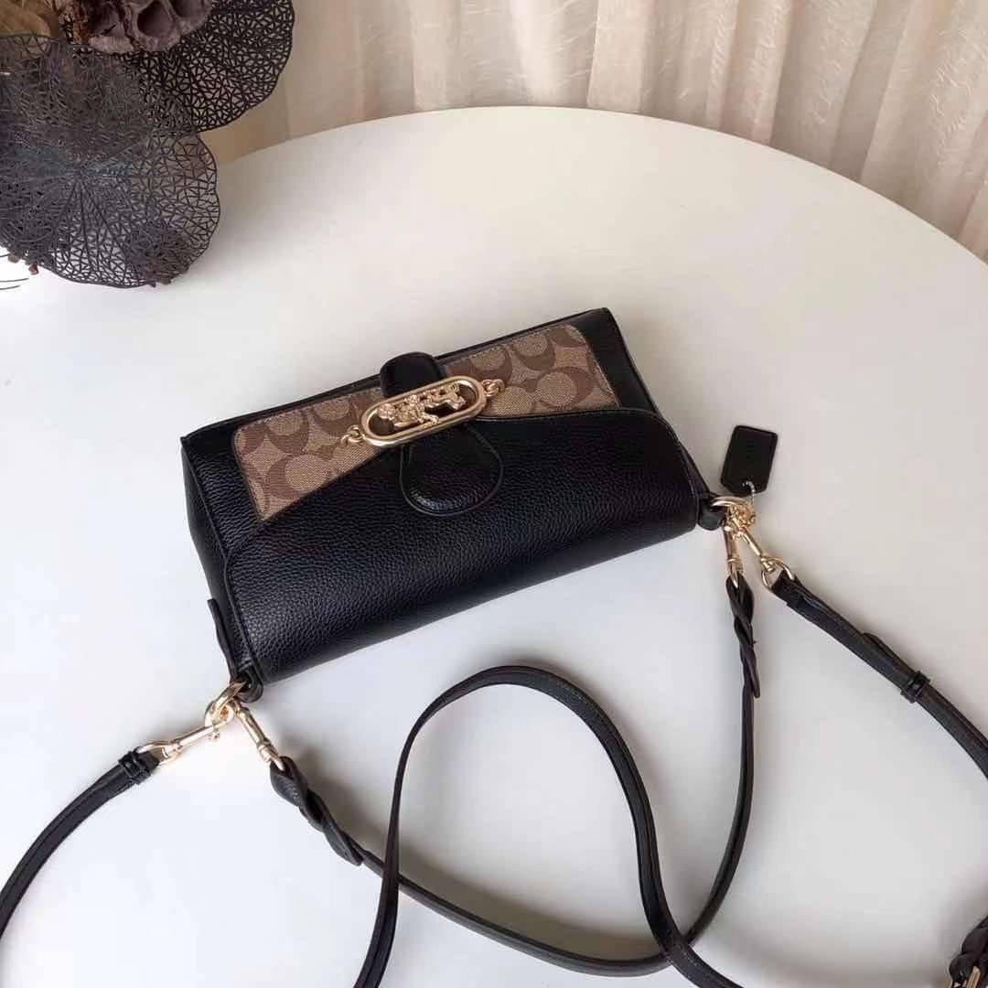 COACH SMALL JADE SHOULDER BAG [F91105,90782] กระเป๋าสะพายไหล่ ดีไซน์วินเทจย้อนยุค สวยคมชัด คลาสสิคใช้ได้ทุกลุค วัสดุหนัง pepble ทนทาน เปิด-ปิดด้วยฝาคาดโลโก้ พร้อมแถบแม่เหล็กในตัว รับรองแน่นหนา ด้านหลังมีช่องซิปให้ ภายในเป็นช่องโล่ง ขนาดกำลังดี ใช้งานง่าย 