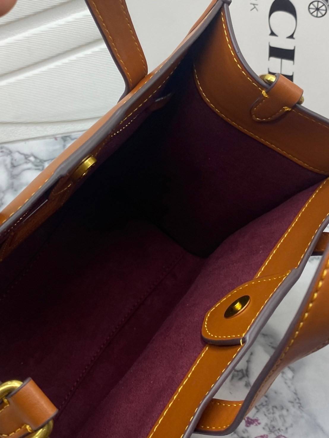 COACH Field Tote 22 In Rainbow Signature Canvas C5142 พร้อมส่งที่ไทย