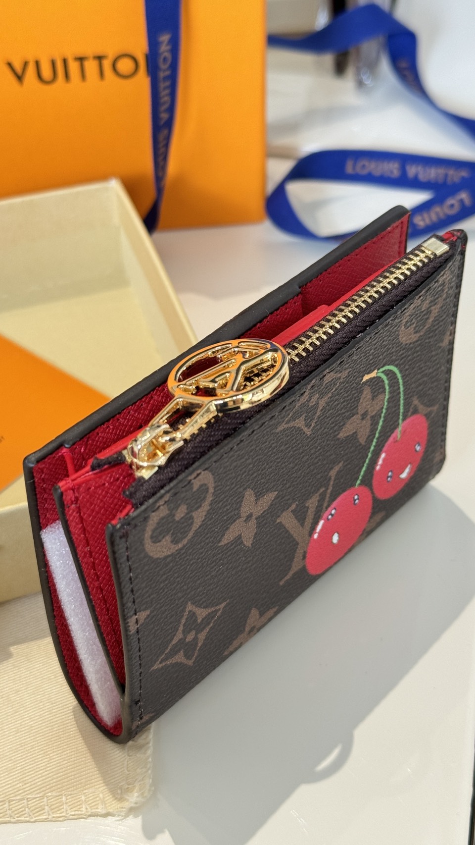 ORI หนังแท้ | LV x TM - Lisa Wallet Cherry Monogram กระเป๋าสตางค์ลิซ่า กระเป๋าสตางค์ใบเล็กรุ่น Lisa ดีไซน์ใหม่จาก Murakami กระเป๋าสตางค์เปี่ยมชีวิตชีวาและใช้งานได้หลากหลาย