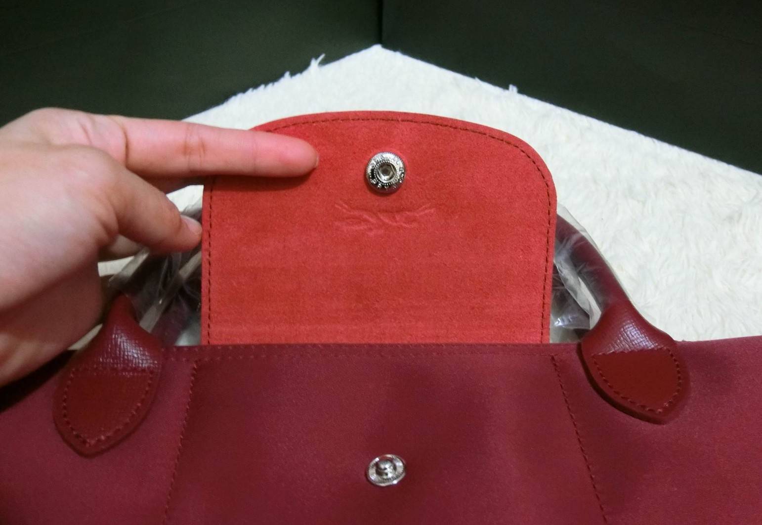 Longchamp Size S สินค้าใหม่ ของแท้!! เป็นล็อตผลิตเกินออเดอร์จากโรงงาน มาพร้อมการ์ด/ถุงผ้าแบรนด์/ถุงกระดาษแบรนด์ Size S: 25 x H. 23 x 16 cm. Color: Wine 609