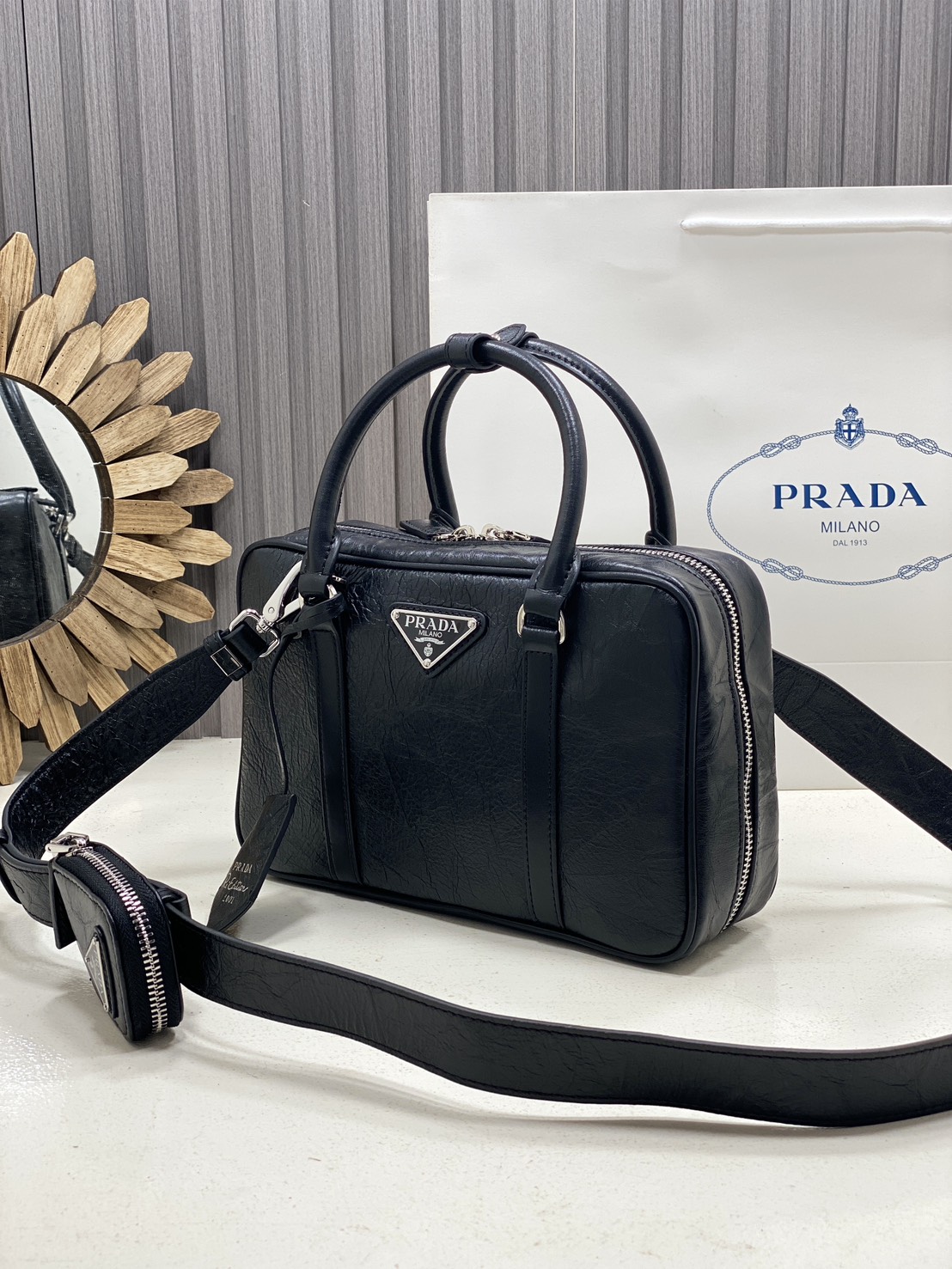 ORI หนังแท้ | Prada Small Top-handle Bag in Antique Nappa กระเป๋าสะพายพร้อมหูจับ งานหนังยับดีไซน์เอฟเฟกต์เท็กซ์เจอร์ที่มีเสน่ห์สไตล์วินเทจ พร้อมทริกห้อยเพิ่มสไตล์สัมผัสที่โดดเด่นและร่วมสมัยยิ่งขึ้น
