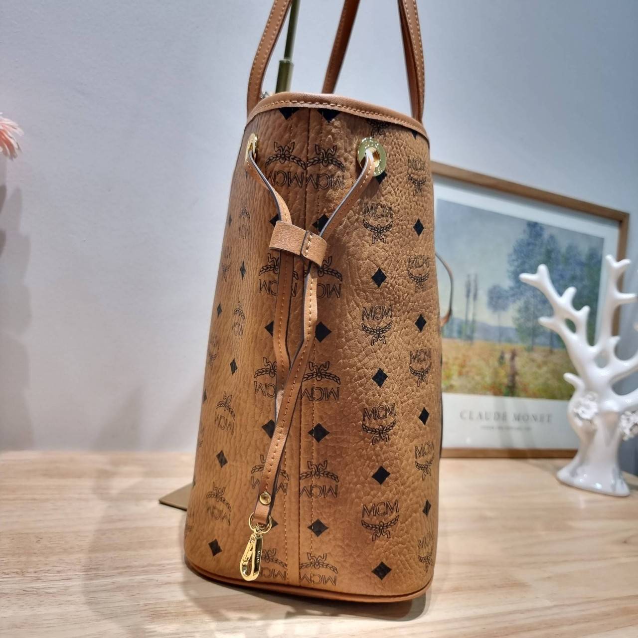 M.C.M MEDIUM REVERSIBLE LIZ SHOPPER IN VISETOS / M.C.M Tote Bag กระเป๋าทรงโท้ทใบใหญ่ เกรดท็อปออริ สลับแท้ 1:1 เกรดดีสุด ใช้ต่างประเทศได้