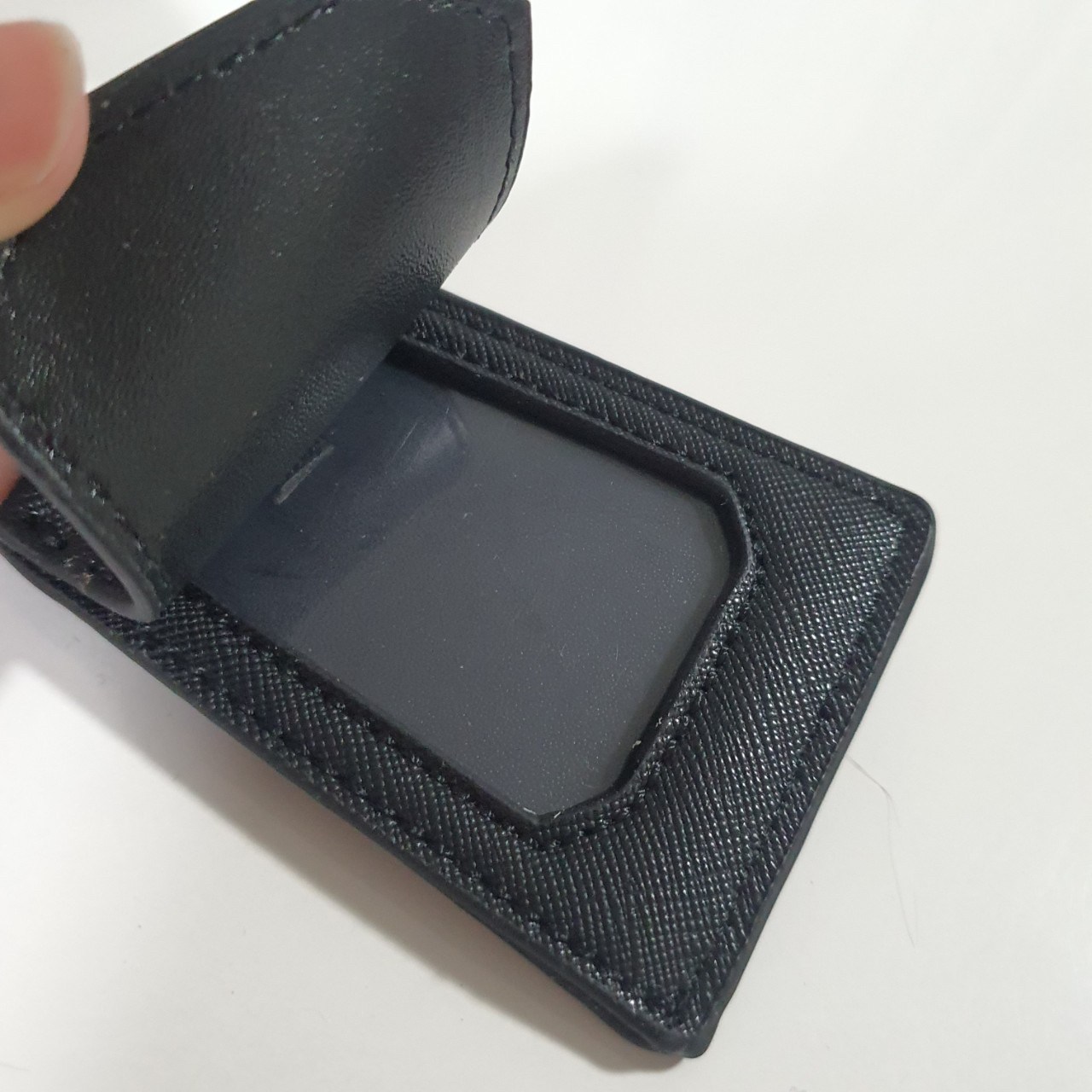 สินค้าใหม่!! NEW ARRIVIAL **ทรงขนมจีบไซส์ใหญ่ 🐰 งานพรีเมี่ยมกิ้ฟ จากเคาเตอร์ต่างประเทศ จากแบรนด์ PRADA วัสดุ NYLON สลับหนัง SAFFIANO ดีไซน์สวยหรูมากค่า เนื้อหนาซับในอย่างดี อะไหล่เงินทั้งใบ จุดเด่นคือ กระเป๋าสามารถ จุของได้เยอะมาก ด้านในมีช่องใส่ข