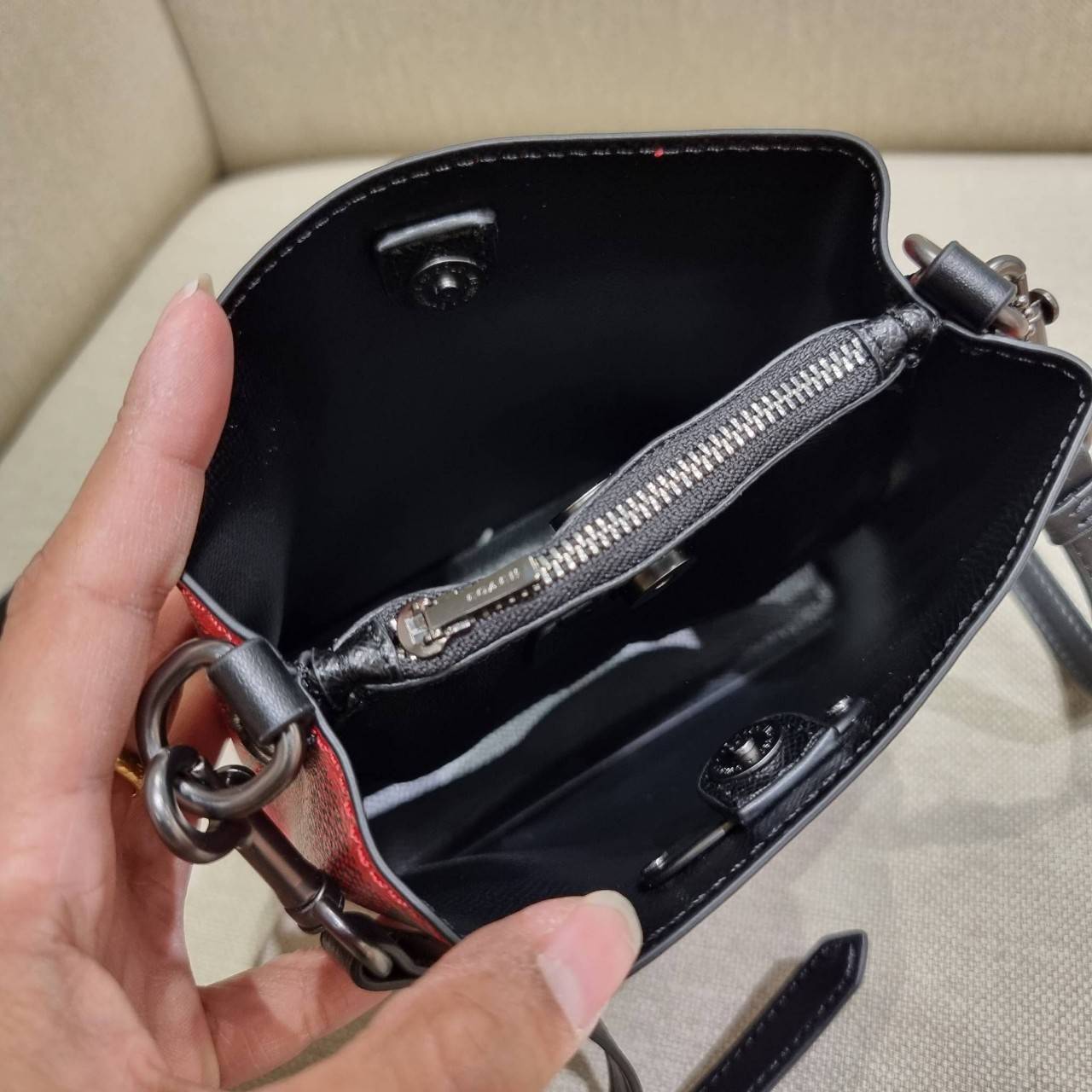 COACH MINI TOWN BUCKET BAG IN SIGNATURE CANVAS WITH VINTAGE MINI ROSE PRINT ((7270 7268 7267)) คอลเลคชั่นใหม่ล่าสุด!! น้องสาวคนสวยมาแล้วจ้า สดใสต้อนรับเทศกาลคริสต์มาส 🎅🎄 กระเป๋าบัคเก็ต ไซส์มินิ ใบจริงน่ารักม้าก!! น่าใช้แบบที่สุด วัสดุหนังแ