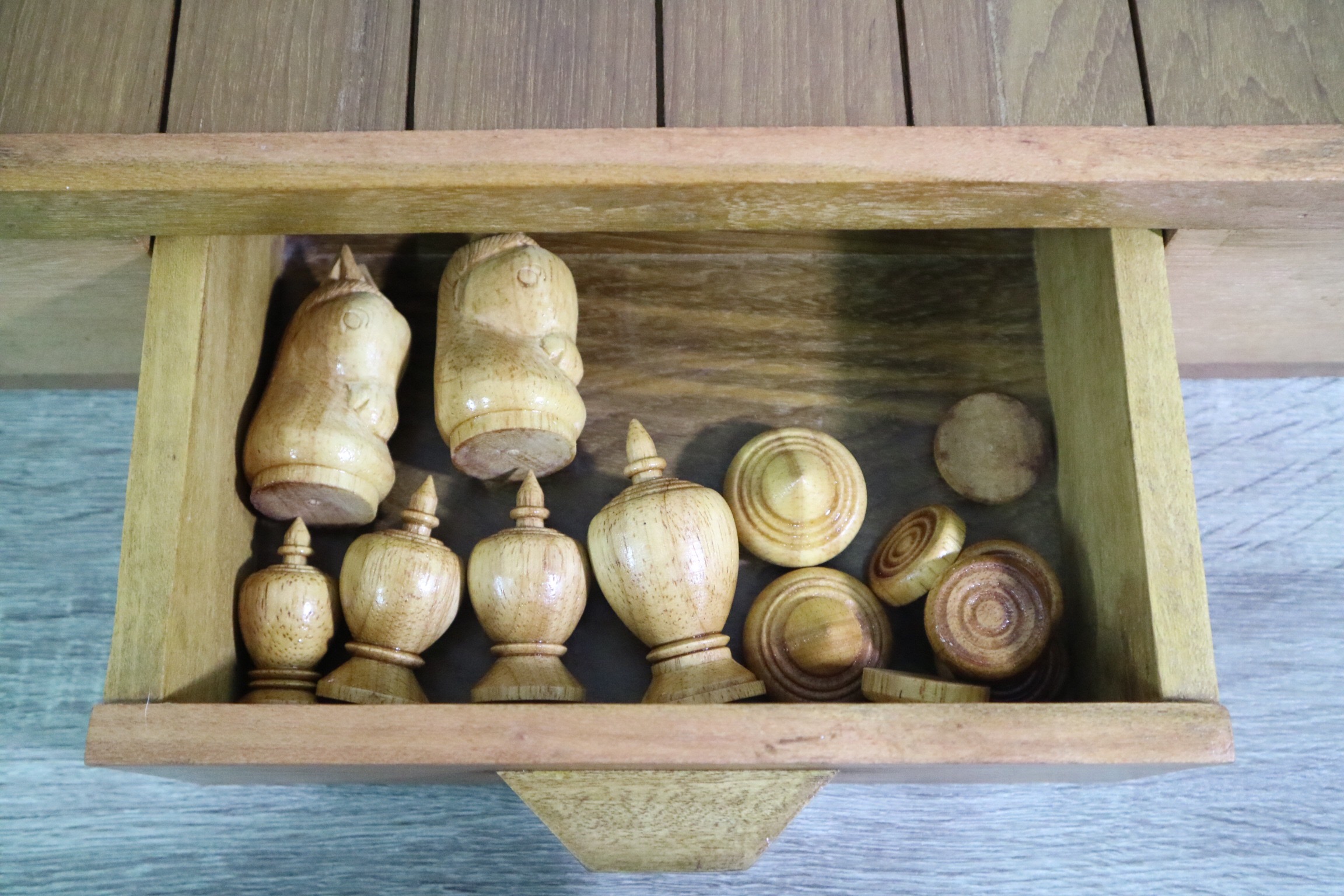 ชุดหมากรุกไทยกระดานลิ้นชักพร้อมตัวหมากชุดราเธยะ