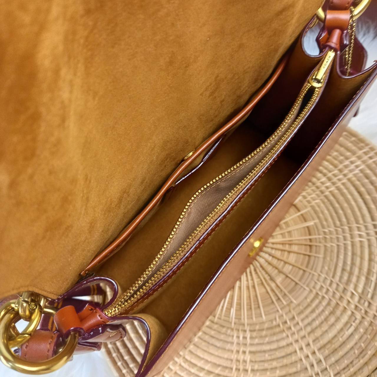 OUTLET 】COACH BEAT SHOULDER BAG IN SIGNATURE CANVAS WITH PATCHES (C6837) ไหวมั้ยเนี้ย!! สวยฟาดอีกแล้วนะยูวว 🤩🌺คอลเลคชั่นใหม่สุดปัง อลังเวอร์!//กระเป๋าถือ สะพายไหล่ลาย SIGNATURE ตกแต่งความเก๋ด้วยแผ่นแปะลวดลายที่มีเฉพาะจาก COACH คอลเลคชั่นนี