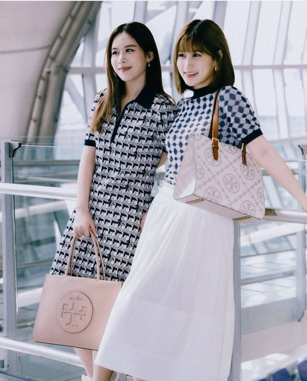 TORY BURCH ECO ELLA TOTE BAG / TORY TOTE BAG พร้อมส่ง 3 สี กระเป๋าสะพายทรงโท้ท ขนาดกำลังสวย จุของได้เต็มที่ รูปทรงคลาสสิคชวนใช้ โดดเด่นด้วย patch โลโก้ คอลเลคชั่นน้องใหม่ ส่งมาให้สาวๆได้ใจฟูอีกหนึ่งไอเท็ม