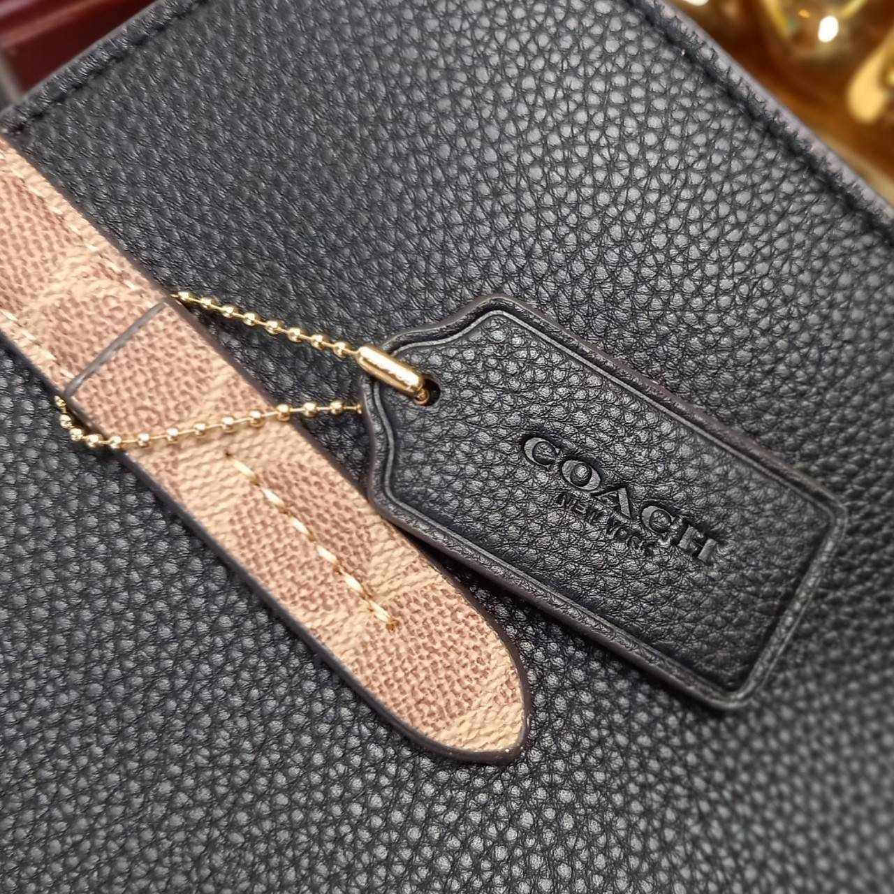 COACH CHARLIE CARRYALL IN SIGNATURE CANVAS (31210) ðšāđāļĢāļĩāļĒāļāļŦāļĢāļđ āļāļĨāļēāļŠāļŠāļīāļ//āļāļĢāļ°āđāļāđāļēāļāļ·āļ āļāļĢāļ°āđāļāđāļēāļŠāļ°āļāļēāļĒ āļāļĢāļ TOTE āļŠāļļāļāļŦāļĢāļđāļŦāļĢāļē āļāļĩāđāļāļāđāđāļāđ āđāļĄāđāļāļģāđāļ// āļ§āļąāļŠāļāļļāđāļāļāļ§āļēāļŠ āļāļŠāļĄāļŦāļāļąāļāđāļāđāļāļļāļāļ āļēāļāđāļĒāļĩāđāļĒāļĄ āļĢāļđāļāļāļĢāļāđāļāļāđāļāđāļ āļĨāļēāļĒ SIGNATURE āļŠāļ§āļĒāļĄāļēāļ// āļāđāļēāļāđāļāļĄāļĩ 2 āļāđāļāļāđāļĨāđāļāļāļ§āđāļēāļ āđāļĨāļ°āļāļĩāļ 1 āļāđāļāļāļāļīāļāļ