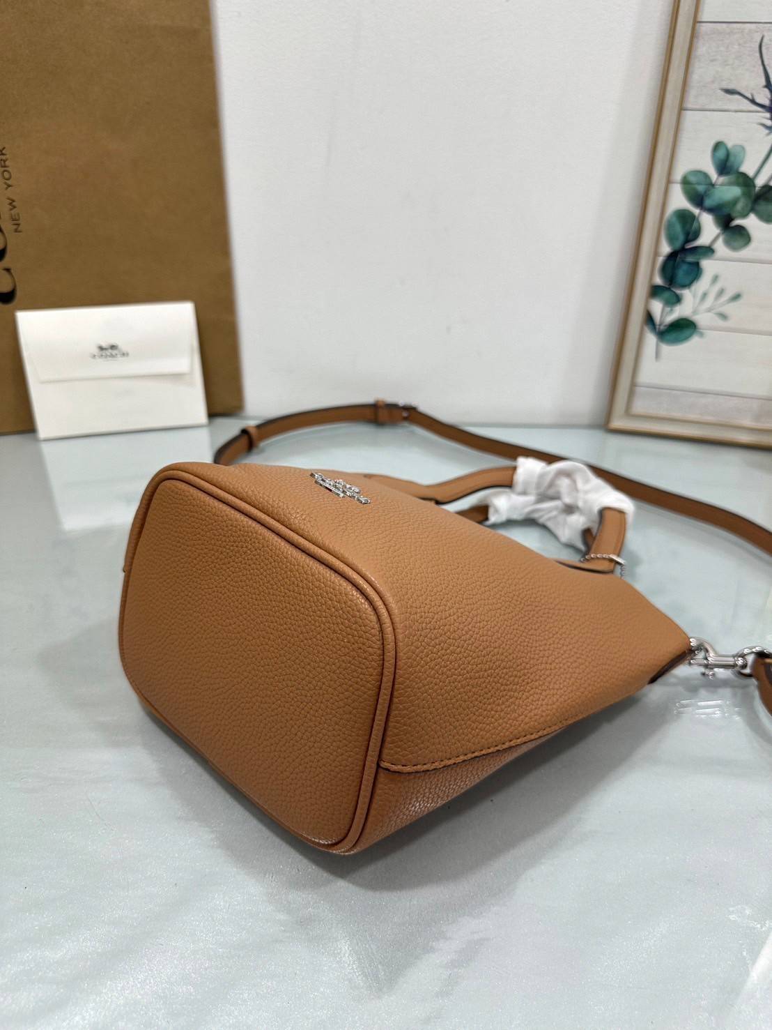 พร้อมส่ง 5 สี COACH HANNA BUCKET BAG กระเป๋าถือ/สะพายข้างทรงบักเก็ตรุ่นใหม่ดีไซน์เก๋น่ารัก เกรดท็อปออริ เกรดดีสุด สลับแท้ 1:1