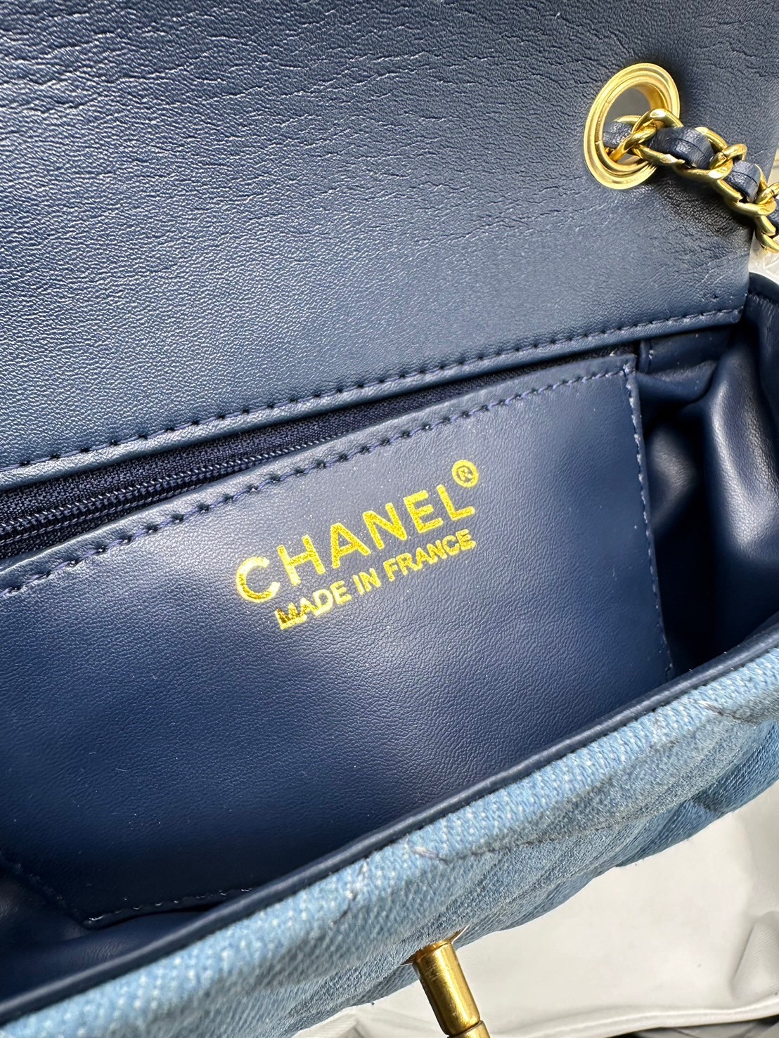 8" CHANEL Flap Bag Denim / Chanel Classic Handbag Blue Washed Denim & Gold-Tone Metal กระเป๋าทรงคลาสสิคเดนิม