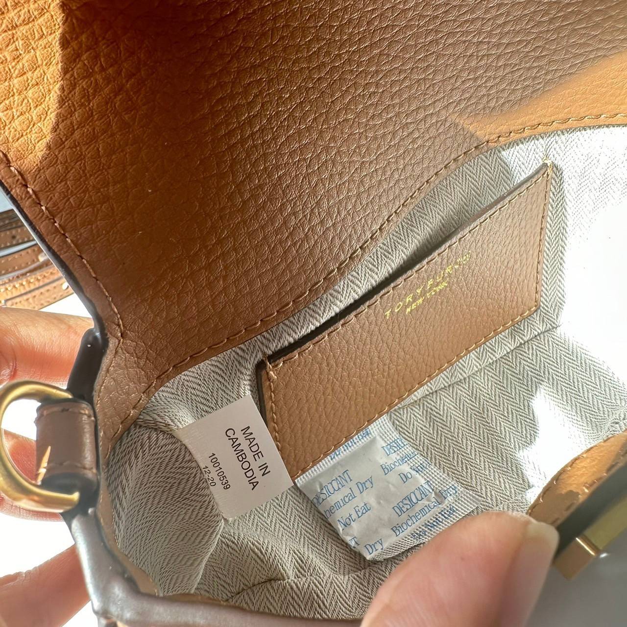 Tory Burch Britten Mini Top Handle Crossbody Bag กระเป๋าสะพายใบเล็กดีไซน์เรียบหรู เกรดออริ สลับแท้ 1:1 ใช้งานต่างประเทศได้