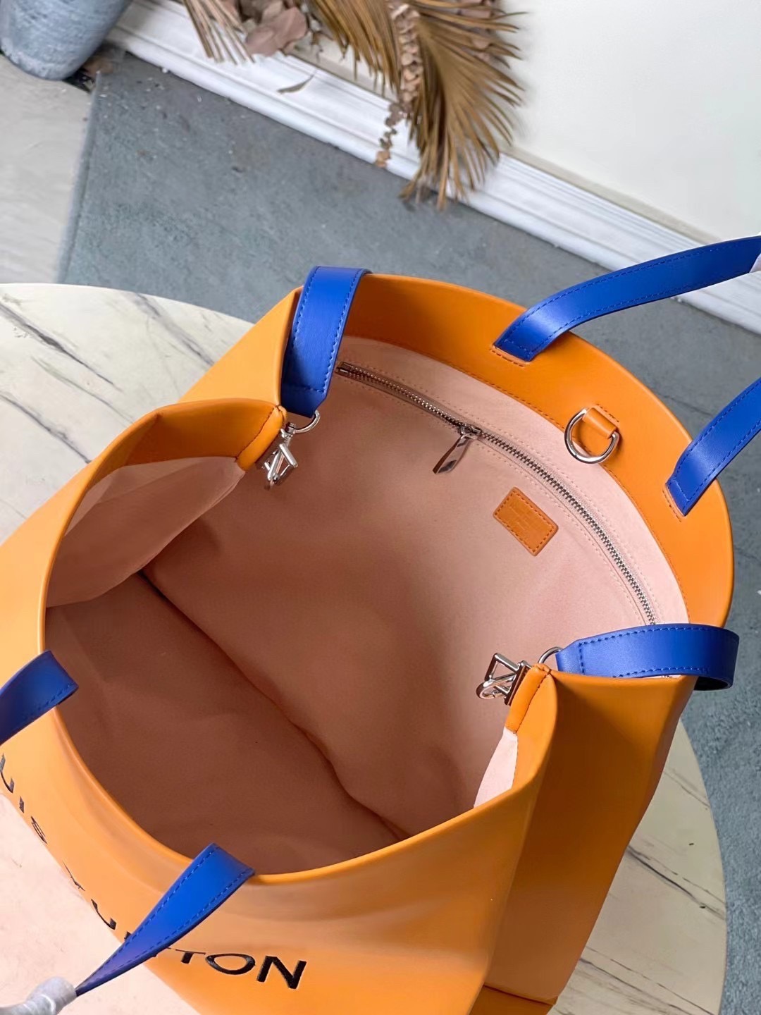 LV Shopper Tote MM 40cm Runway กระเป๋าทรงโท้ทช็อปเปอร์สวยอยู่ทรง เรียบหรู เกรดออริ ท็อป สลับแท้ 1:1 เกรดดีสุด หนังสวยเต็มใบ ใช้งานต่างประเทศได้