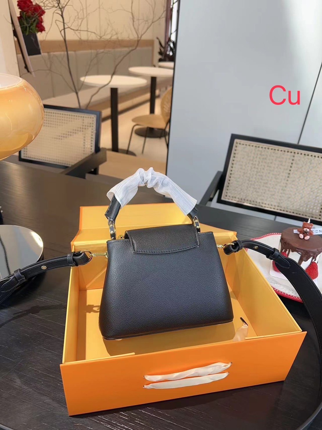 LV Capucines BB top handle / LV BAG พร้อมส่ง 6 สี ที่สุดของความสวยในราคาเบาๆ กระเป๋าถือสุดหรู ดีไซน์ทรงคลาสสิค พร้อมสายโซ่อะไหล่ทองหรูหรา