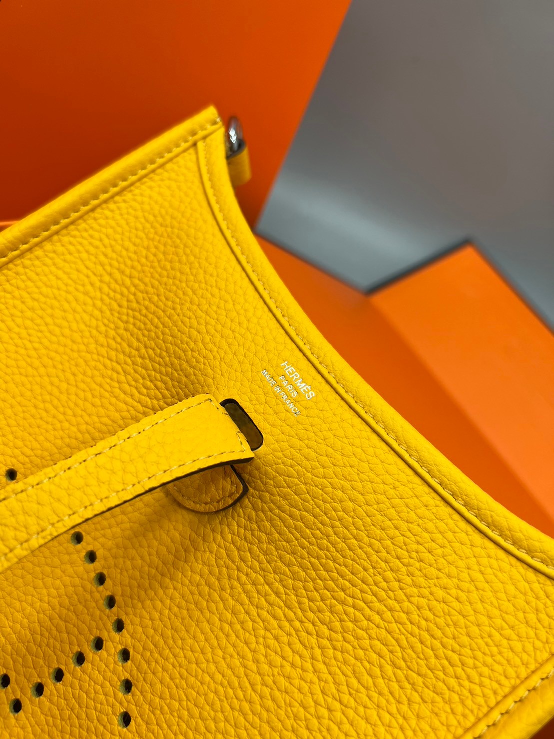HERMES evelyne mini bag Luxury Bag กระเป๋าสะพายแบรนด์ดัง แบรนด์หรู คลาสสิกตลอดกาล ใช้ได้ทั้งชายหญิง ใบเดียวจบ สวยรวยปัง เกรดท็อปออริจินอล ภาพสินค้าถ่ายจากงานขายจริง ใช้งานต่างประเทศได้