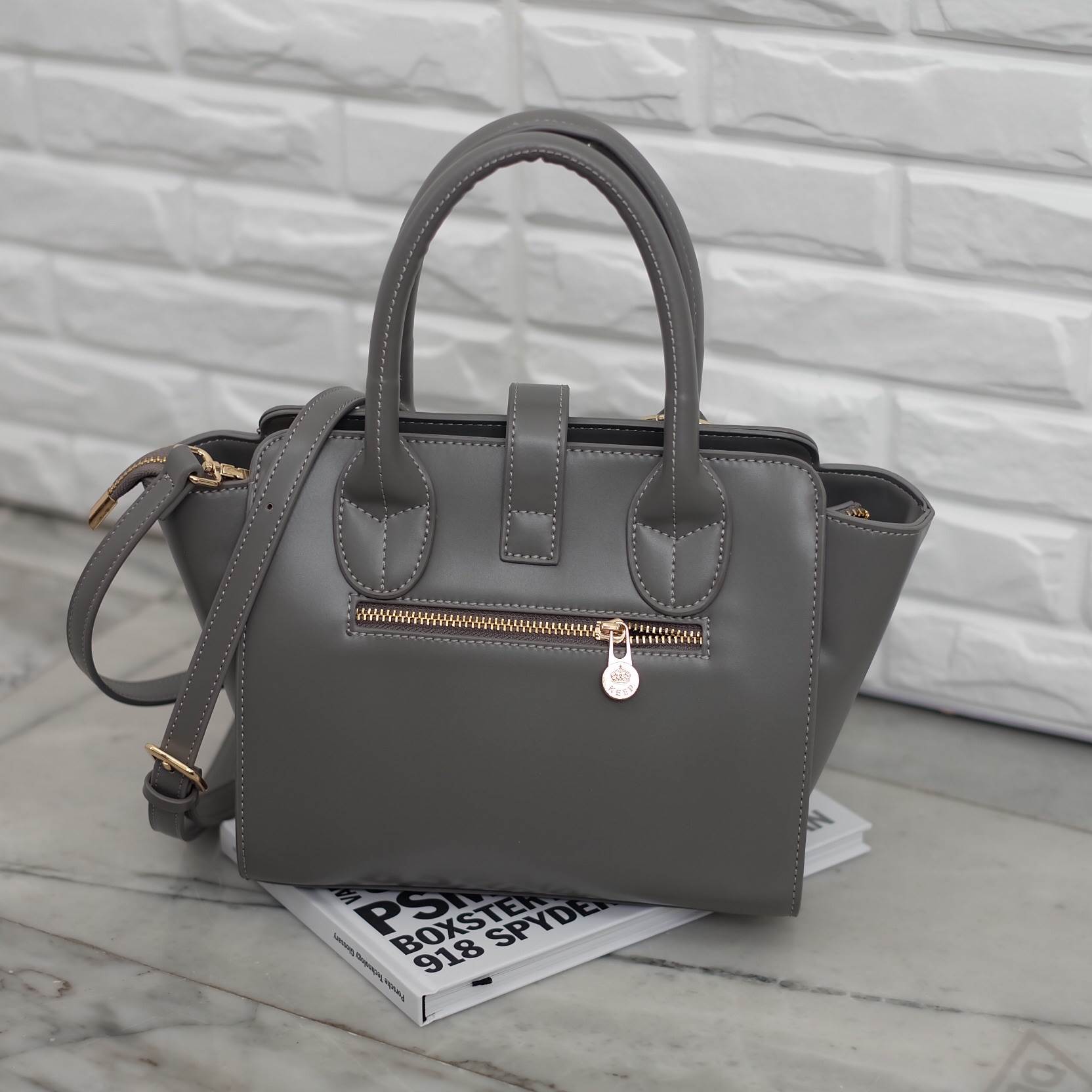 New arrival ð āļāļēāļāđāļāļĢāļāļāđ KEEP āļāļĢāļ āļĢāļļāđāļ hanger style āļāļļāļāđāļāđāļāļāļĩāđ >āļŦāļāļąāļāļāļļāļāļ āļēāļ premium PU > āļāļ·āļāļŠāļ°āļāļēāļĒāđāļāđāļēāļāđāļēāļĒāļāļąāļāļāļļāļāļāļļāļ >āļāļĢāļāļŠāļ§āļĒāļĄāļēāļāļāļ° āļāļāļēāļāļāļĢāļ°āđāļāđāļēāļāļģāļĨāļąāļāļāļĩāļāļ° āđāļŠāđ āļāļāļ āļĒāļēāļ§ āļĄāļ·āļāļāļ·āļāđāļāđāļāļļāļāļĢāļļāđāļ > āļĄāļĩāļāđāļāļāļĒāđāļāļĒāđāļāđāļāđāļāđāļāļāļāļāļāđāļēāļāđāļ āļāļķāļ 3 āļāđāļāļāđāļŦāļāđ āđāļāđāļāļŠāļąāļāļŠāđāļ§āļ