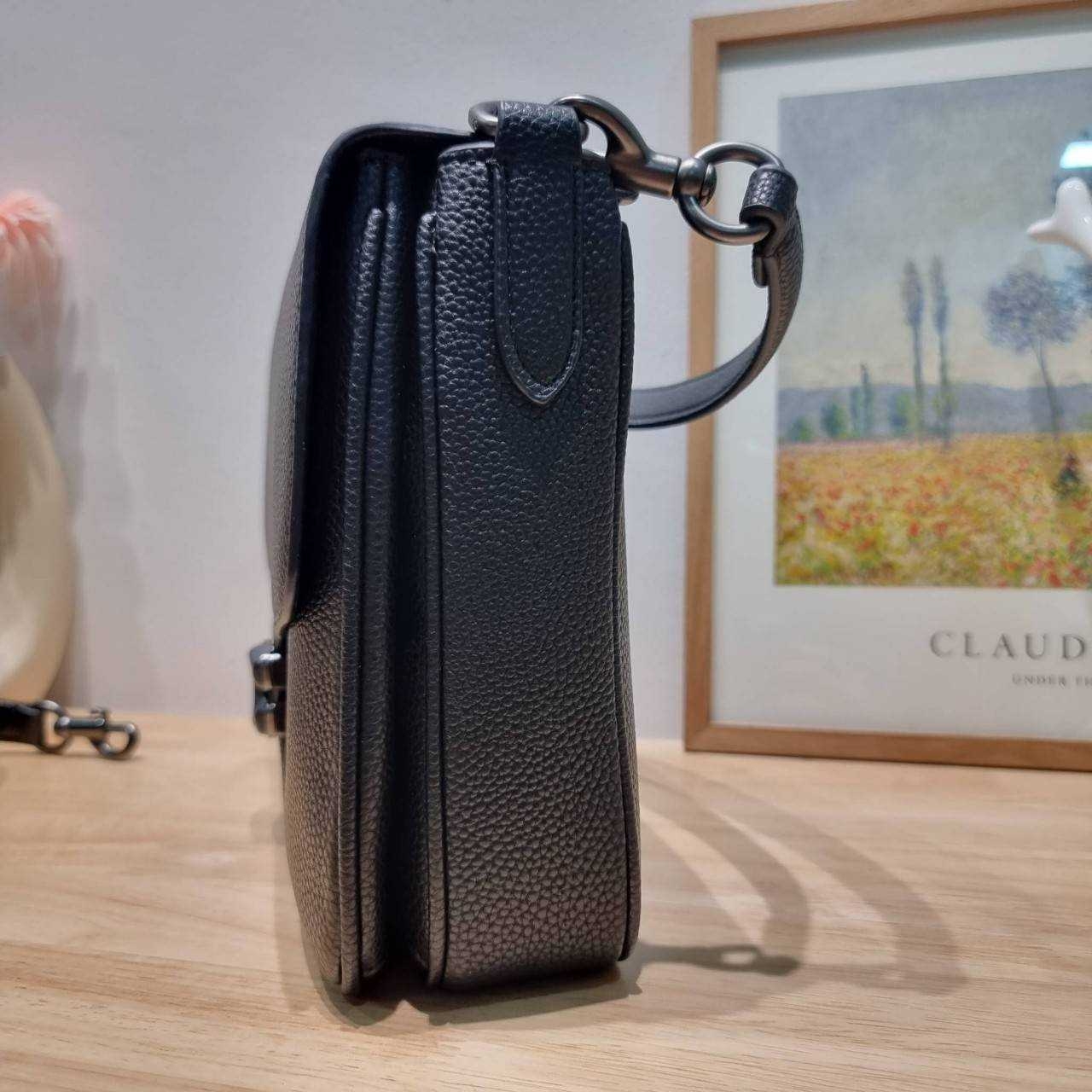 COACH Soft Tabby Messenger In Signature Canvas C8430 CH769 ไอเท็มที่หนุ่มๆต้องไม่พลาด กระเป๋าทรงแมสเซนเจอร์ใบใหญ่กำลังพอดี พร้อมด้วยสายสะพาย 2 เส้น