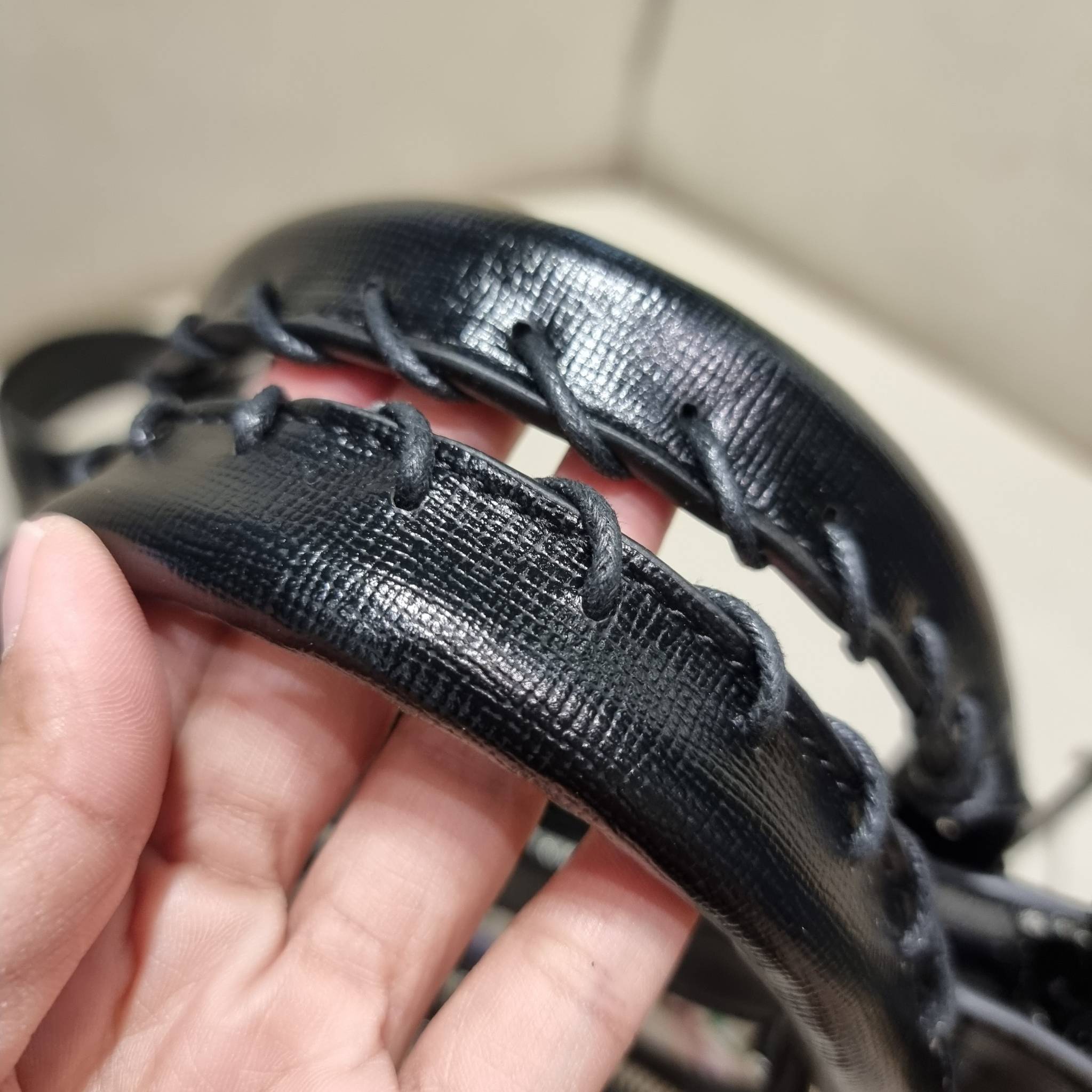 ไซส์ใหม่ กับรุ่นคอลแลบอีกหนึ่ง ที่ฮอตติดลมไม่เลิก!! Gucci×Balenciaga neo floral small bag กระเป๋าถือ/สะพายข้างที่โดดเด่นในสไตล์ที่ไม่ซ้ำ ไม่เกร่อ ดีไซน์มีกิมมิคและลูกเล่นแพรวพราว ทั้งหนังรูดซิป ทั้งหูจับ ทั้งความตกแต่ง มีดีเทลอัพราคาไปหมด วัสดุผ้าแคนวาสตั