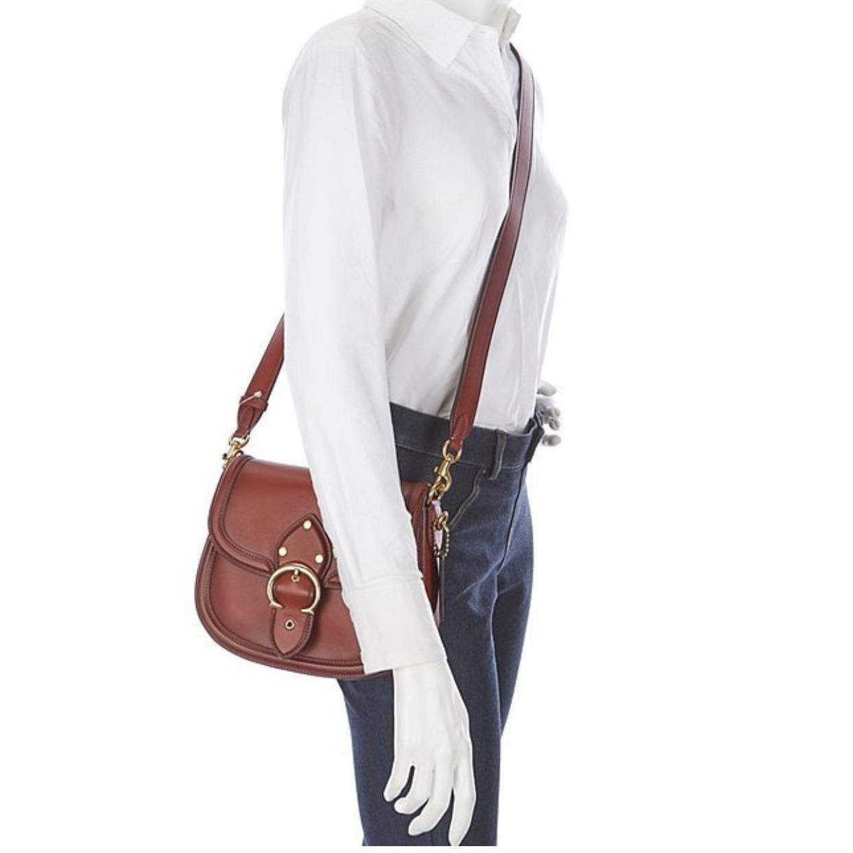 COACH C0749 BEAT SADDLE BAG The best item! ที่สาวๆรอคอย! ฮอตไฟลุก! สีหายาก ละมุนคุณหนู คอลเลคชั่นใหม่ ดีไซน์หรูหรา พิเศษมากๆมาพร้อมสายสะพาย 2 เส้น ใช้คู่กันหรือแยกสะพายก็สวยครบสูตร กระเป๋าสะพายทรง saddle คลาสสิค วัสดุหนัง glove-tanned ทนทาน เปิด-ปิดด้วยกร