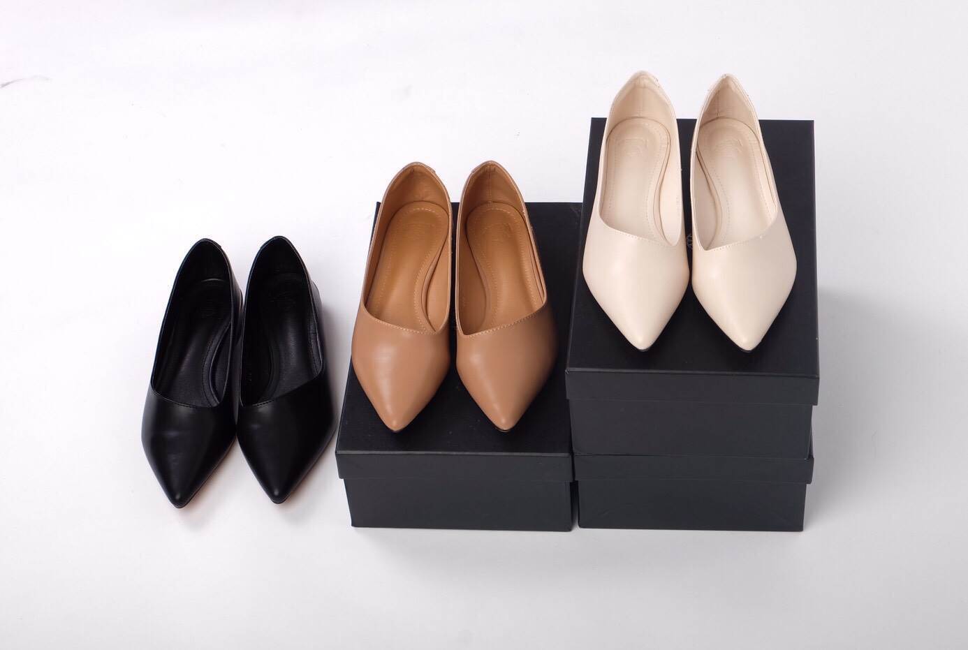 เปิดตัว💘 คัชชู KEEP ' Vimlet ' shoes >>ส้น สูง 1" นิ้ว หัวแหลม ตัดขอบเฉียงด้านบน สวย ดีไซน์เกร๋ >>ราคาน่ารัก เราท้าให้ลอง รองเท้าคัทชู ทรง สวย เหมาะกับ every day every style ของทุกคน >>ตัวปลายรองเท้า ปรับให้กว้างขึ