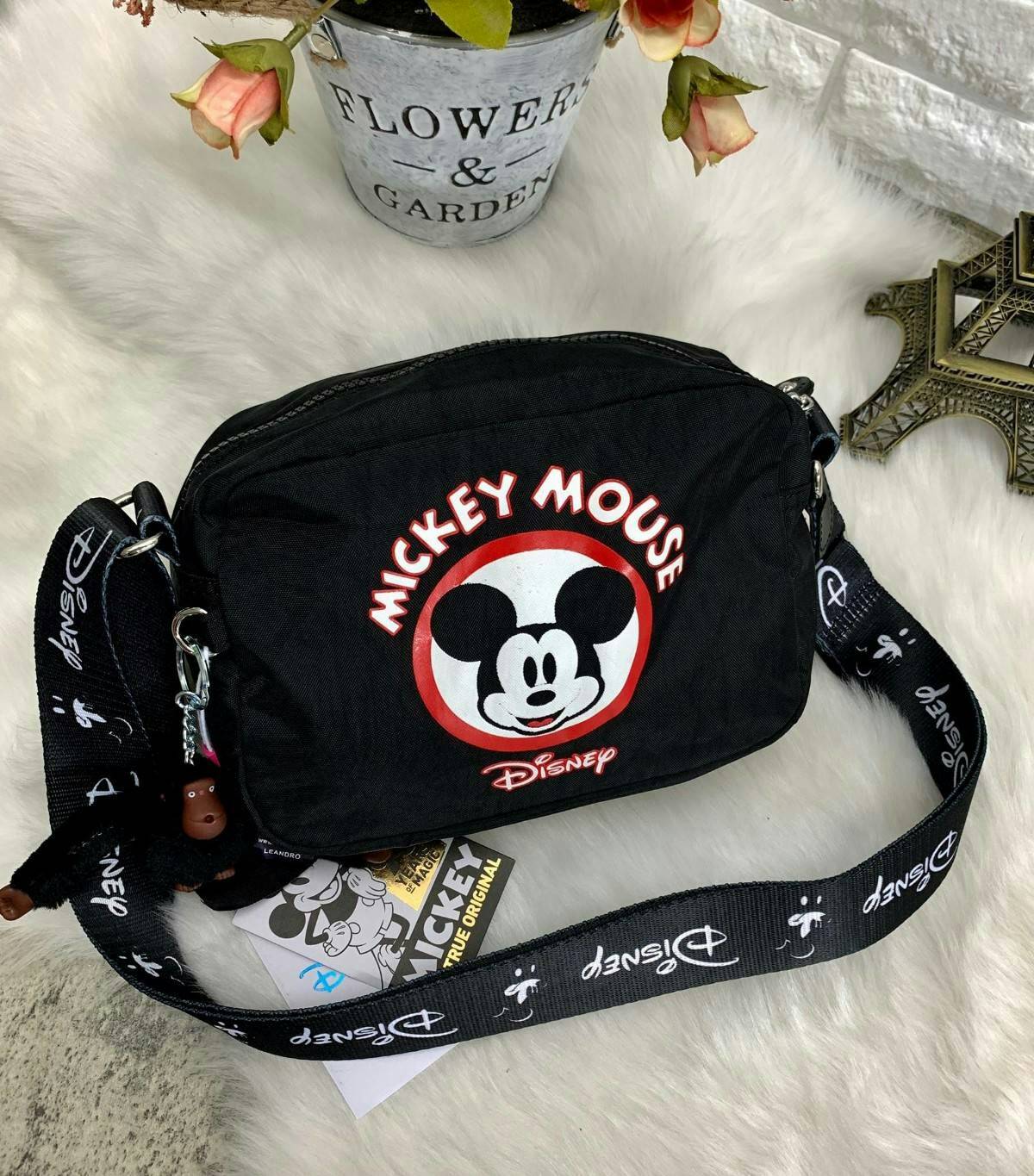 Kipling Mickey Plus Veni Crossbody Bag >>kipling factory oem HK ✔️1ในคอลเลคชั่น 90 ปี มิคกี้เม้าส์ ค่ะ ✔️พร้อมส่งที่ไทย ไม่ต้องรอพรี !! ✔️กระเป๋าสะพายครอสบอดี้ร์//สะพายข้าง ใบขนาดกำลังดี น่าใช้มากๆค่ะ ✔️แต่ละสี แต่ละลาย ว