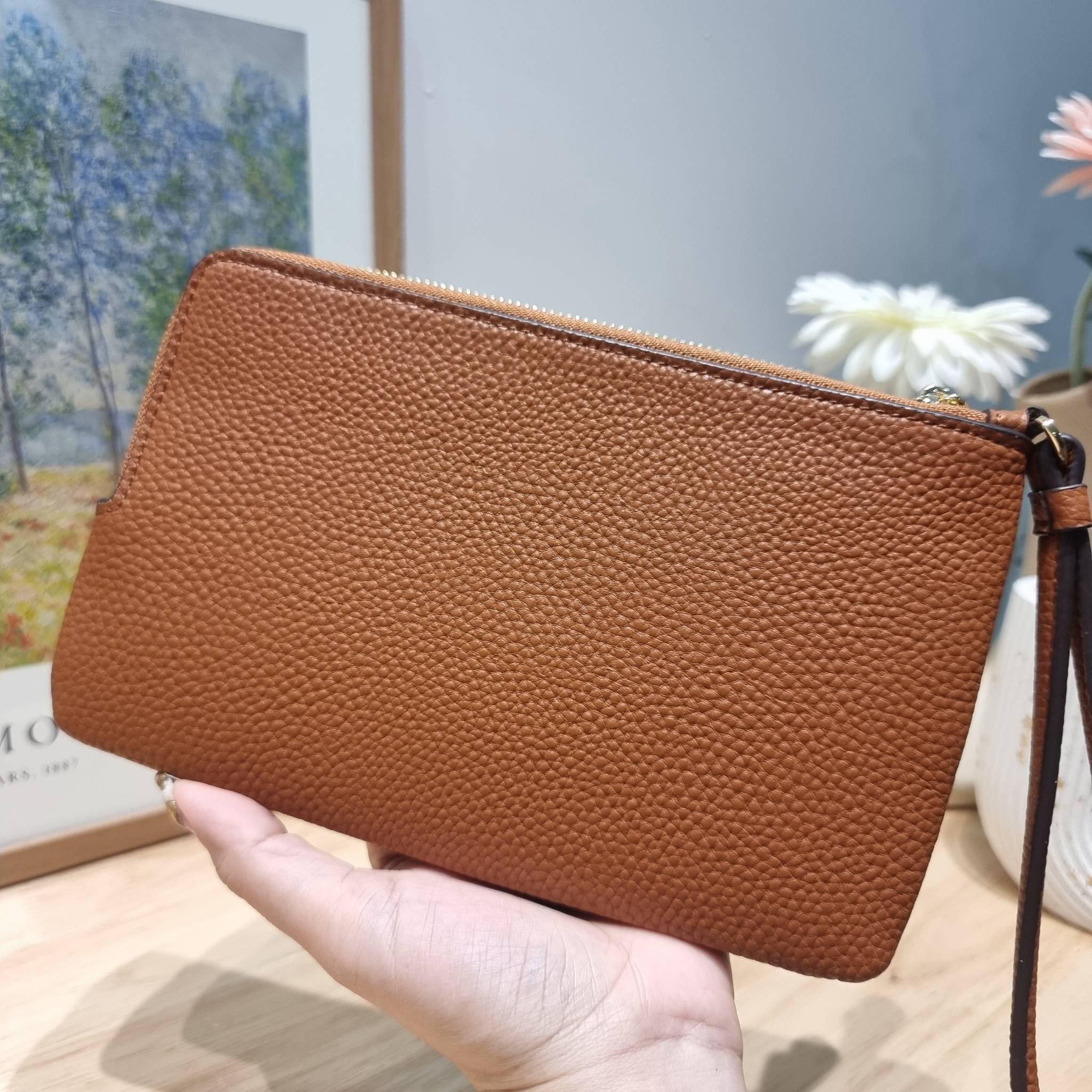 COACH DOUBLE ZIP WALLET IN SIGNATURE CANVAS / C5576 / C5610 / C7313 พร้อมส่ง 8 สี ใหม่ล่าสุด คอล 2023 กระเป๋าคล้องมือใบใหญ่ ดีไซน์ใหม่เล่นระดับ เพิ่มลูกเล่นและดีเทลให้ดูน่าใช้ยิ่งขึ้น