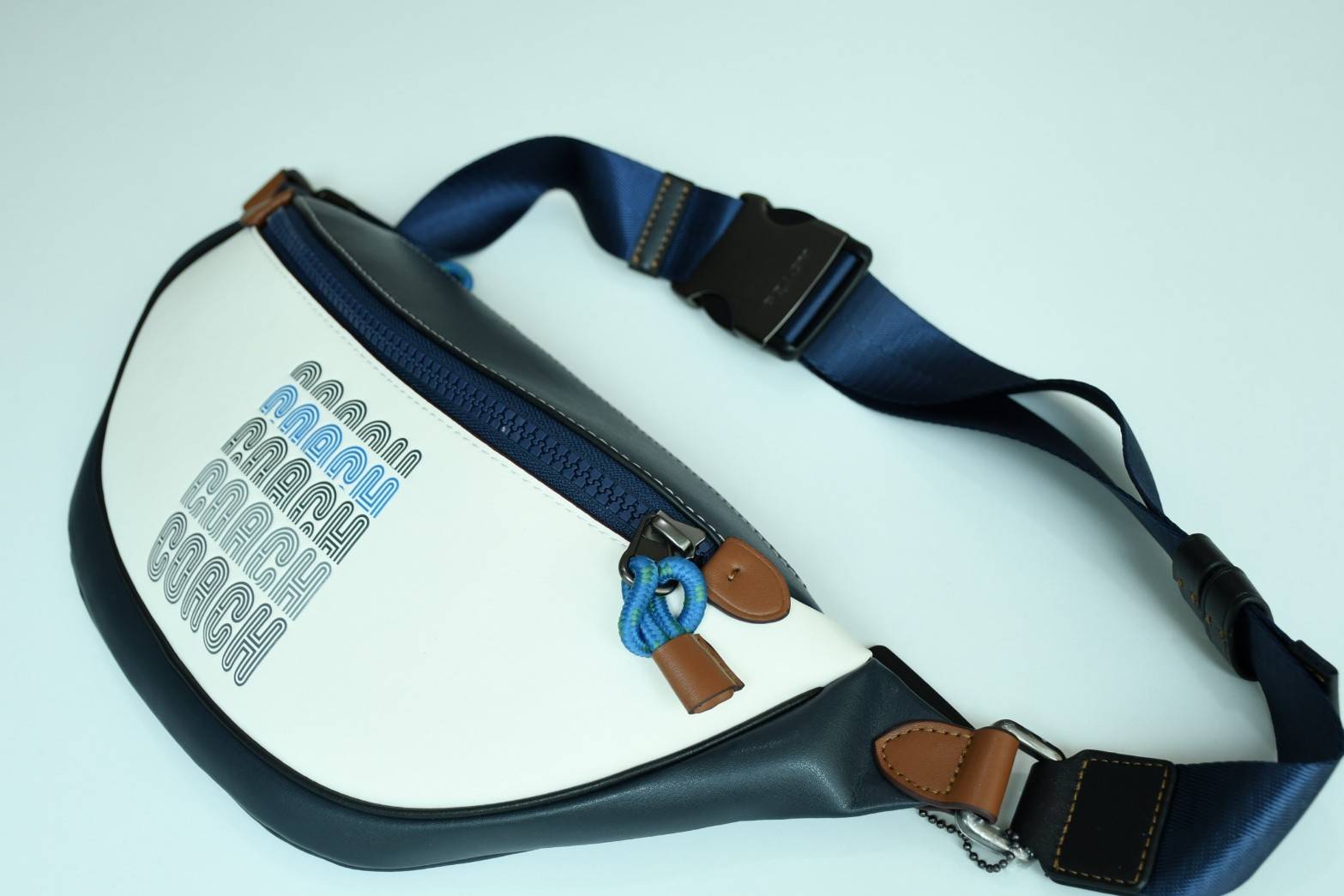 Coach F84711 Warren Mini Belt Bag In Signature Canvas กระเป๋าคาดอก คาดเอว ขนาดกำลังดี ใช้งานง่าย ใช้ได้ทั้งหญิงและชาย