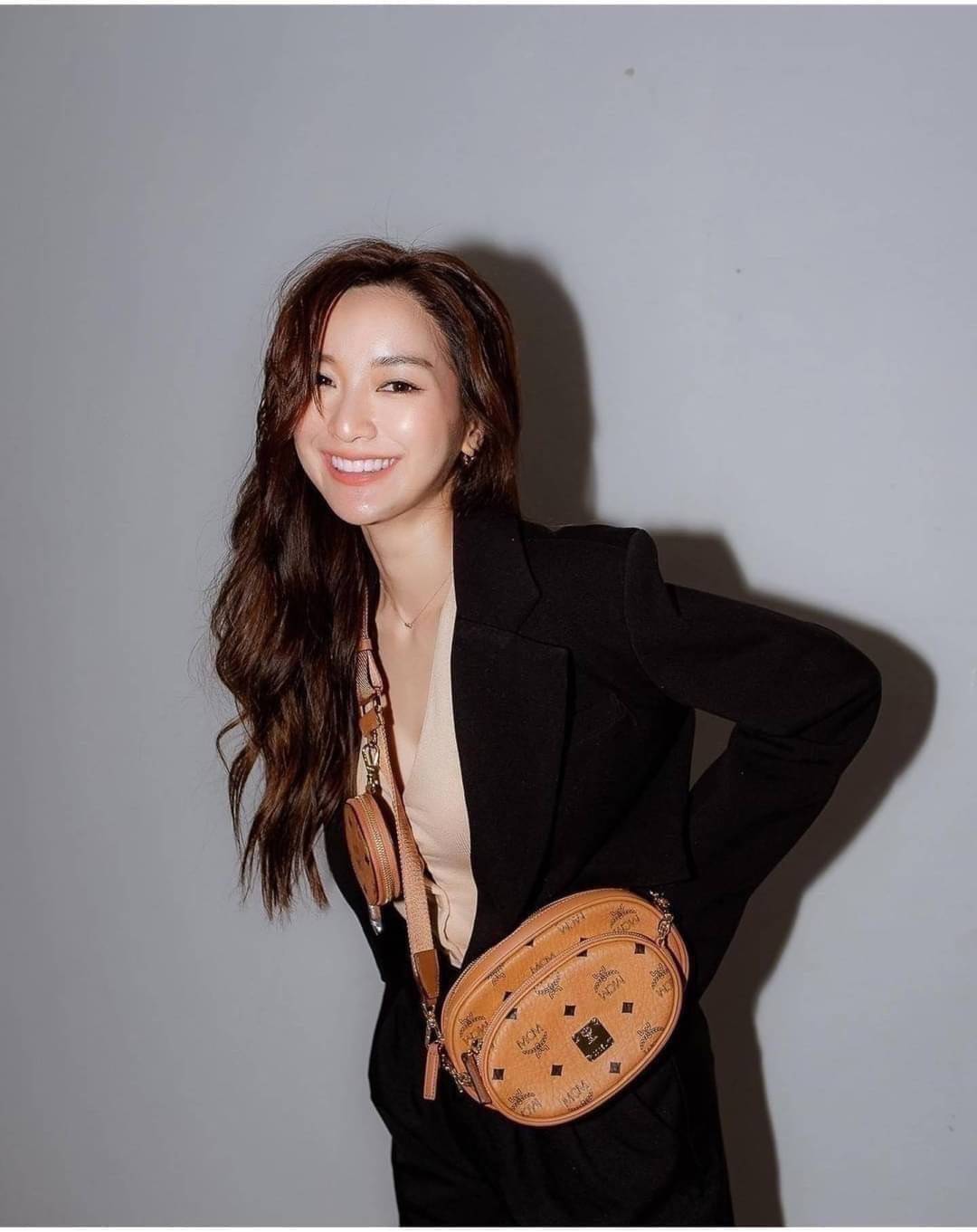 ORI | M.C.M ESSENTIAL MULTI POCHETTE BAG IN VISETOS กระเป๋าสะพายมัลติฟังก์ชั่น ดีไซน์กระเป๋าทรง pouch 3 ชิ้นสุดคุ้ม สามารถประกอบเข้าด้วย หรือแยกชิ้นใช้งานได้หมด ครบครันตอบโจทย์ทุกลุค