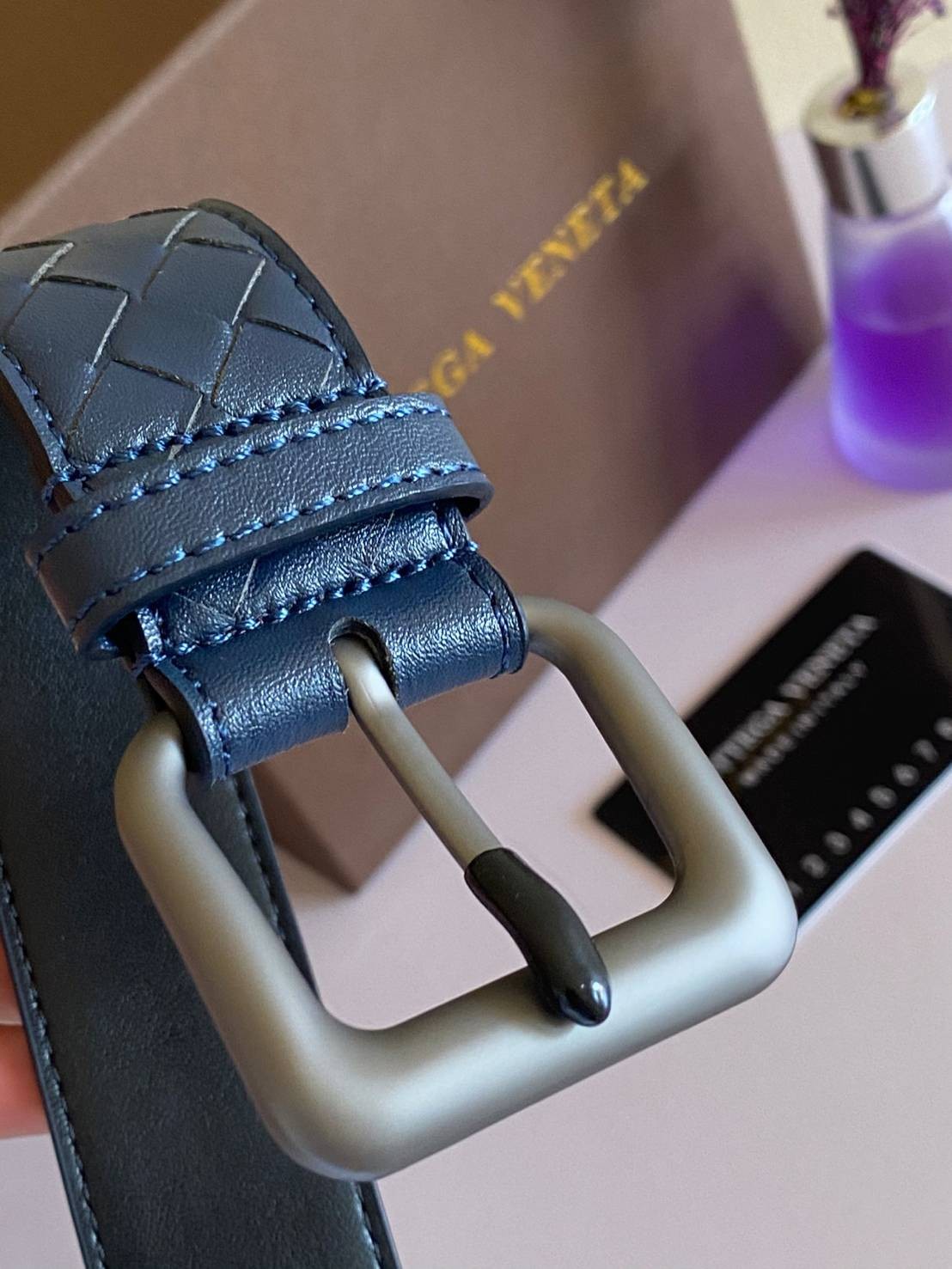 VIP 】♥️ BOTTEGA VENATA BELT เข็มขัดสุดหรูงานหนังแท้ ดีไซน์สุดคลาสสิคสไตล์ พร้อมส่ง 3 สี ภาพสินค้าถ่ายจากงานขายจริง สวยมากค่ะ หนังคุณภาพดีมาก เข้าได้กับทุกลุ๊คสไตล์การเเต่งตัว สวยหรูดูดีมีระดับ ไอเท็มนี้แนะนำเลยค่ะ!