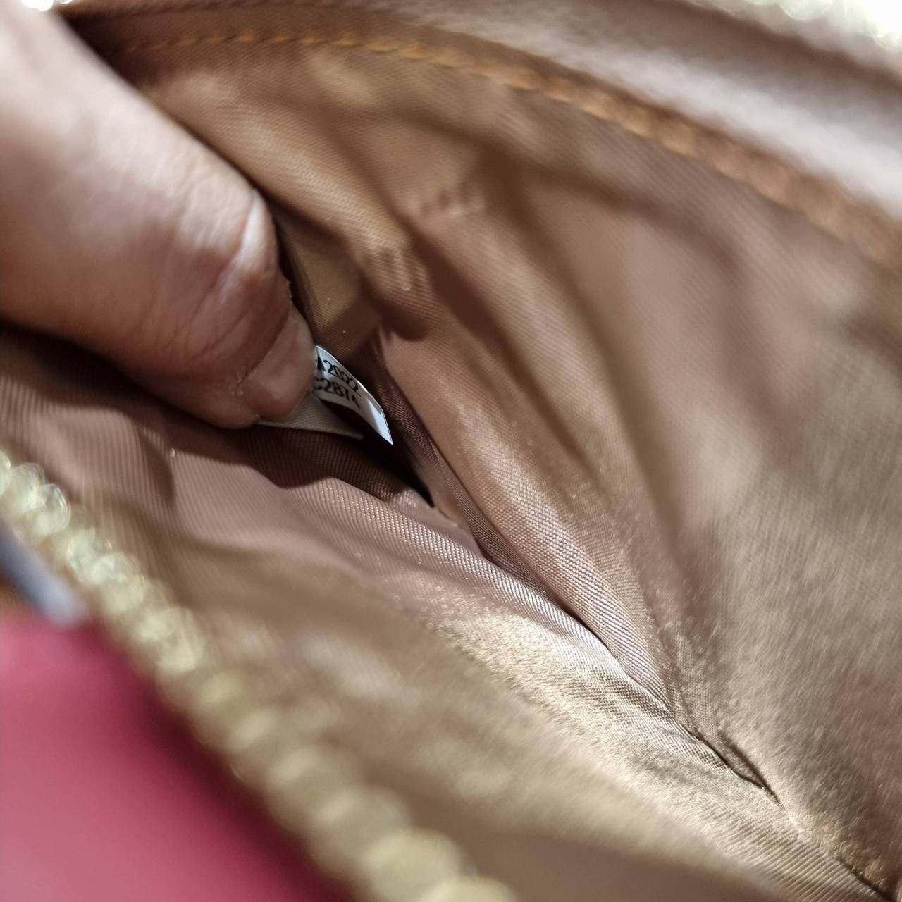 พร้อมส่ง 7 สี COACH C2874 TECH WALLET IN COLORBLOCK SIGNATURE CANVAS จัดให้สีใหม่ก่อนใคร!! ดีไซน์ใหม่ คอลเลคชั่นสวยหรู กระเป๋าสตางค์พร้อมสายคล้องมือ ง่ายต่อชีวิตมากจ้า!! มันดีอะไรเบอร์นี้ ใส่ได้ทั้งบัตร และโทรศัพท์ก็ใส่ได้ทุกรุ่น แถมยังมีช่องซิปแยกไปอีก ช