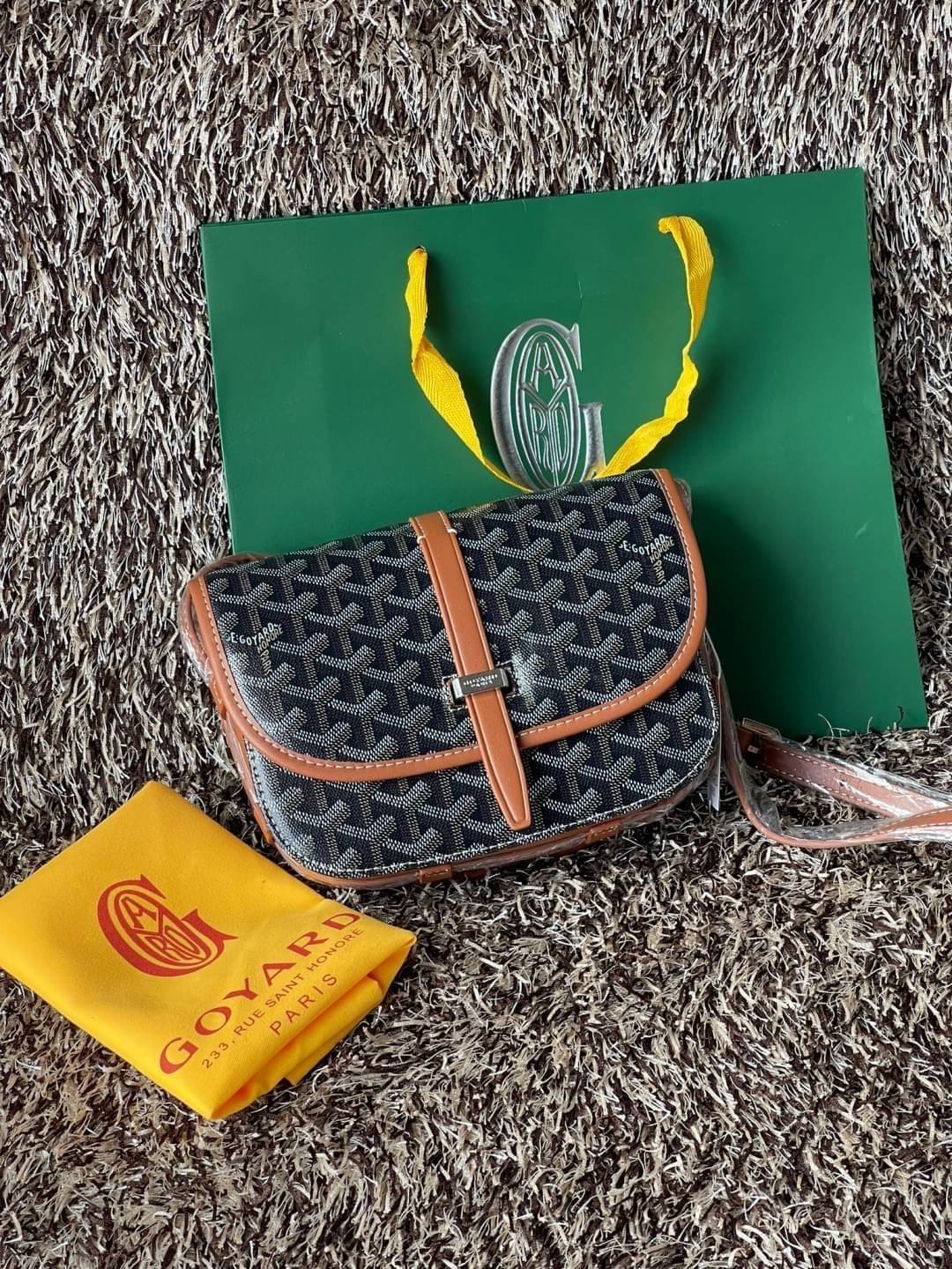 Goyard belvedere pm แบรนด์ดังจากฝรั่งเศส เรัยบหรูแต่ดูสง่า สะดุดตาด้วยลายเฉพาะตัว วัสดุที่นำมาตัดเย็บกระเป๋าเป็นวัสดุผ้าใบ