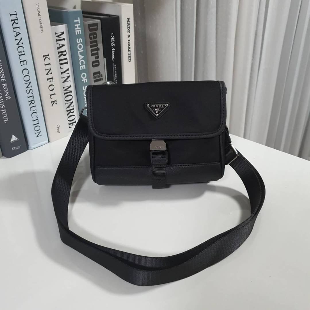 พรีเมี่ยมกิ๊ฟแท้ 100% FOR MEN COMING NOW!!! กระเป๋าทรง MESSENGER ใบเล็กกับ PRADA CROSSBODY NYLON BAG