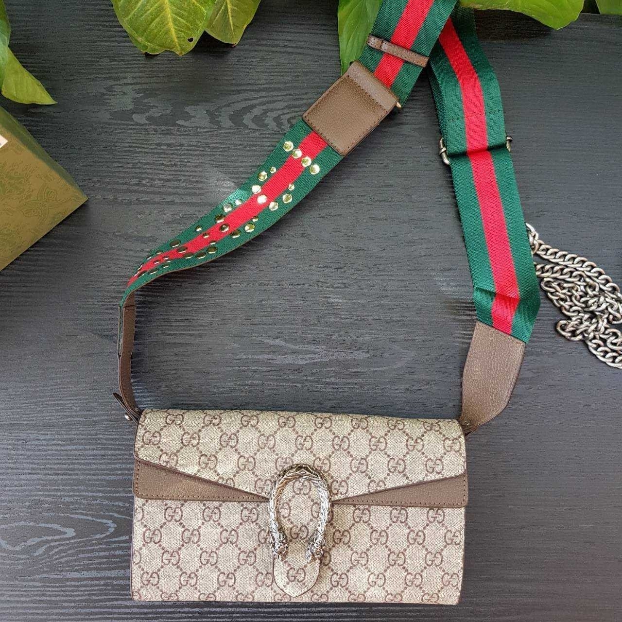 GUCCI Dionysus GG small shoulder bag กระเป๋าถือ กระเป๋าสะพายทรงสวย หรูหรา และดูแพง มาพร้อมสองสายสายพายให้เลือกปรับใช้งาน ถอดออกได้ทั้งสองสาย ถือเป็นครัชเก๋ๆได้ ดูดีมากๆ
