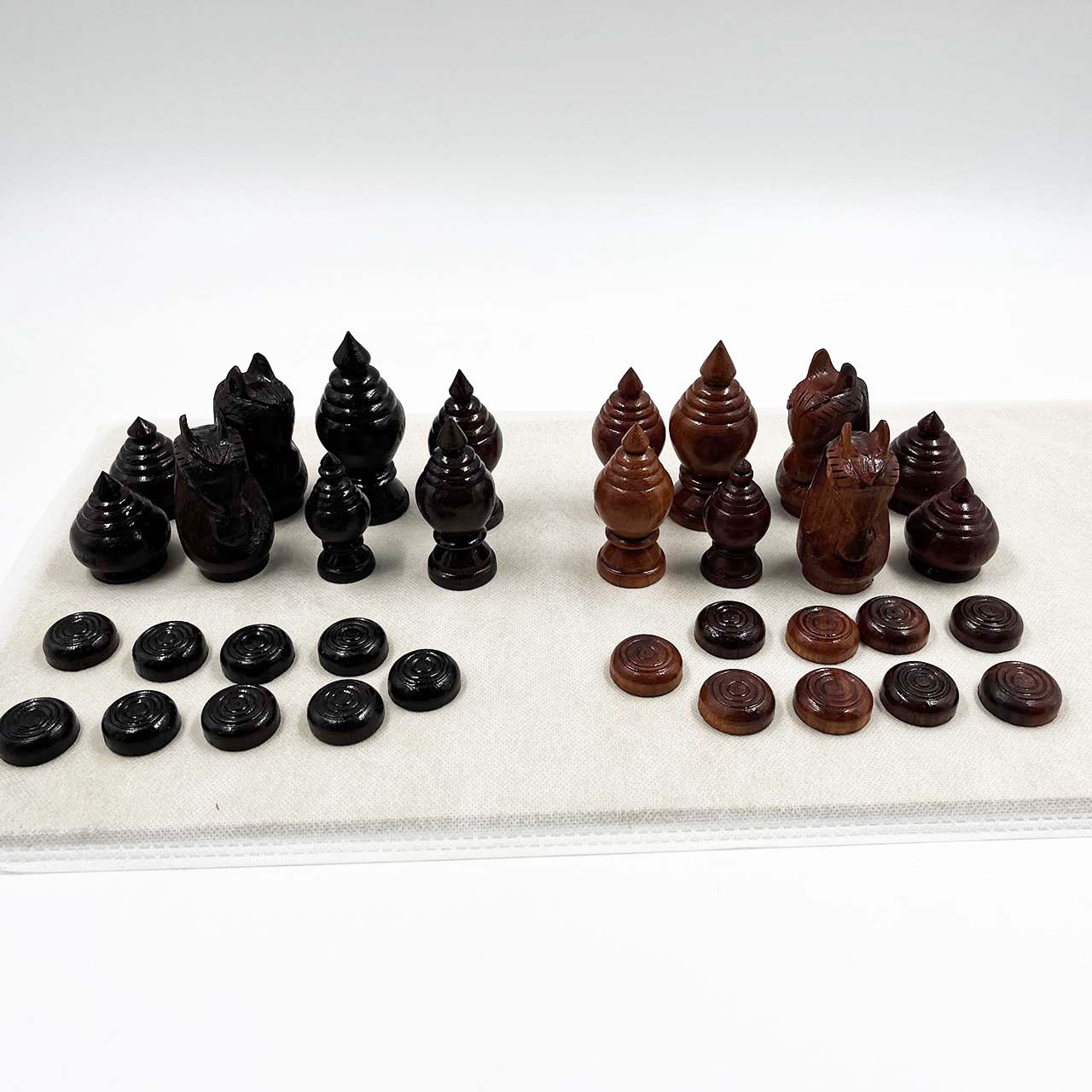 ชุดหมากรุกไทยกระดานไม้ช่อง 5.5x5.5ซม..พร้อมตัวหมากชุดพยุหคีรีไม้เนื้อแข็ง