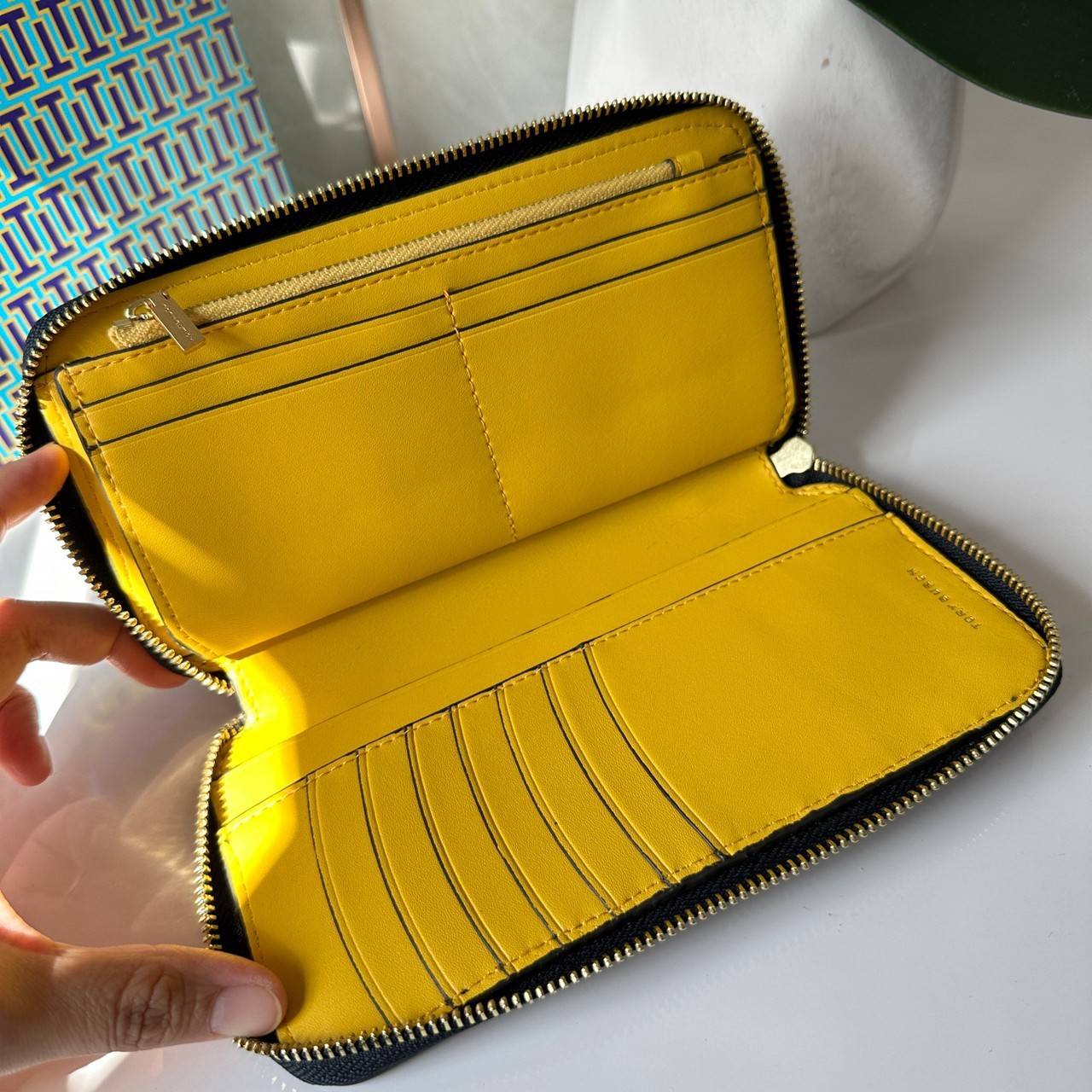 TORY BURCH T MONOGRAM JACQUARD ZIP CONTINENTAL WALLET 79383 กระเป๋าสตางค์ผ้าแคนวาสลายโมโนแกรมตัว T