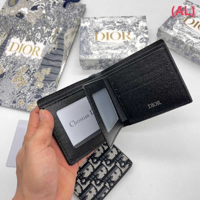 DIOR Bifold Short Wallet Oblique Jacquard กระเป๋าสตางค์ใบสั้น ผ้าแจ็คการ์ดสวยงามคลาสสิก ประดับอะไหล่ชื่อแบรนด์ โทนสีใช้งานง่าย คลาสิกตามแบบฉบับแบรนด์ ไอเท็มที่ท่านชายห้ามพลาดค่ะ