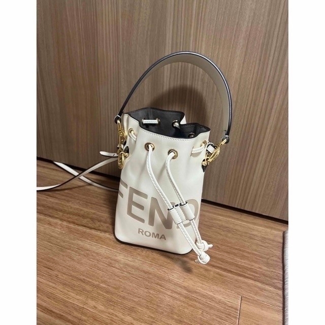 FENDI Mon Tresor Mini Leather Bucket Bag / FENDI Bucket Bag พร้อมส่ง กระเป๋าถือหรือสะพายข้างทรงบัคเก็ต ทรงขนมจีบ ลายแบรนด์ อะไหล่ทองหรูหรา