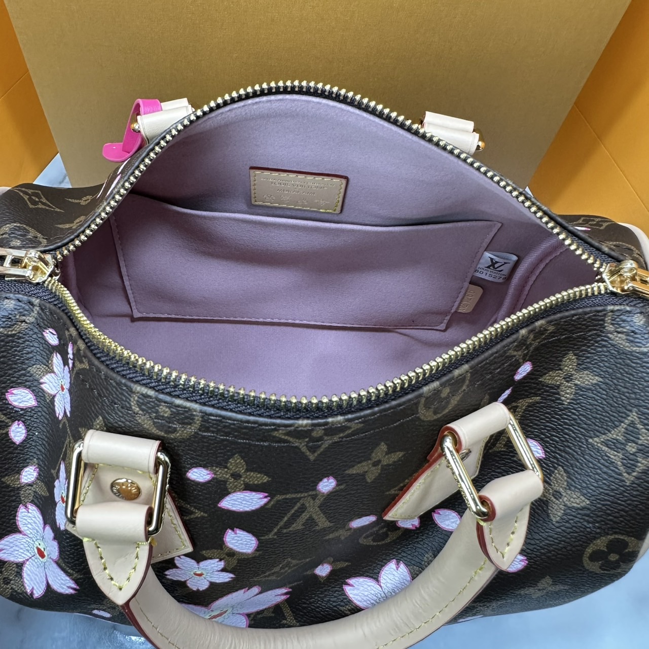 ORI หนังแท้ | คอลใหม่ดอกไม้แสนหวาน LV x TM Cherry Blossom bag กระเป๋าสะพายดีไซน์คลาสสิครุ่นสุดปัง ปรับลุคให้มีชีวิตชีวาด้วยลายดอกไม้เชอรี่บลอสซั่ม คอลใหม่สุดเอ็กซ์คลูซีฟ