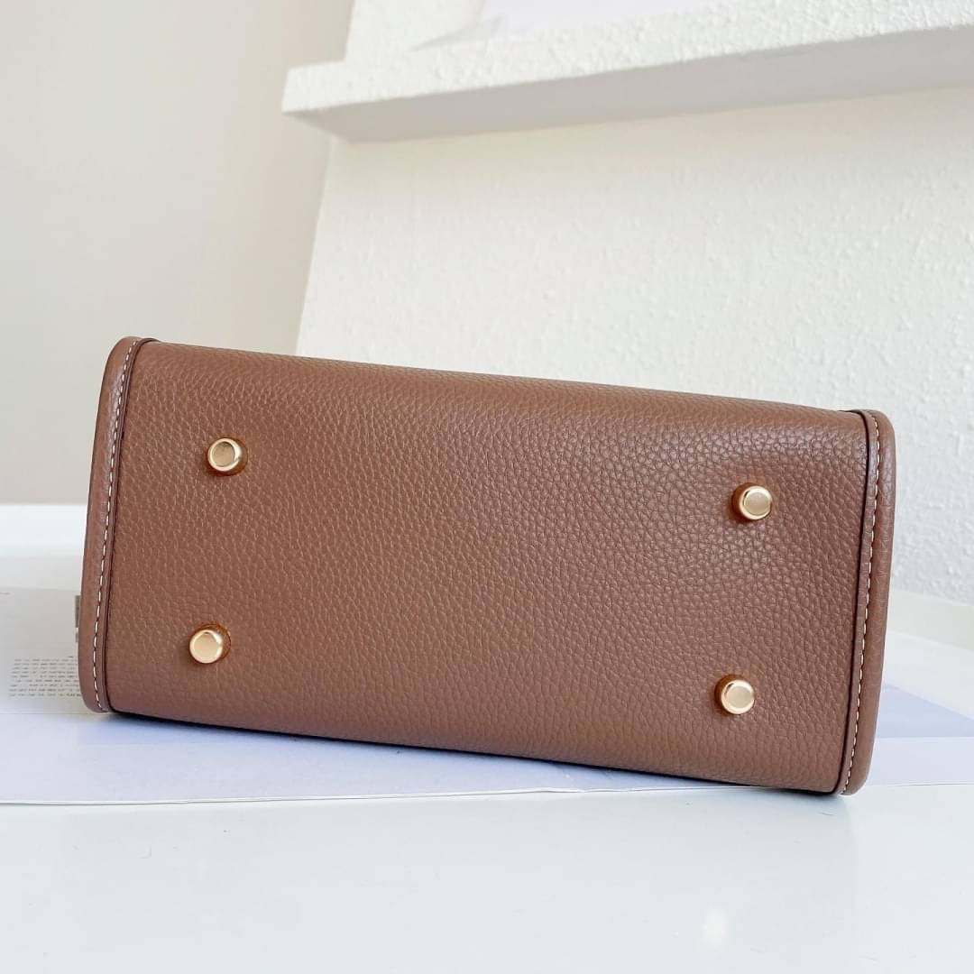 COACH DEMPSEY TOTE IN SIGNATURE CANVAS WITH HEDGEHOG PRINT 🦔 ((CC769)) เม่นเต้นรำ สวย น่ารัก มากๆค่ะ ใหม่กันต่อ ไปสวยกันให้สุดค่ะ! กับกระเป๋าทรงTOTE รุ่นใหม่ล่าสุด 🌟จุดเด่นของรุ่นนี้คือปริ้นท์ลายเม่นเต้นรำทั้งใบ น่ารักน่าเอ็นดูมากๆค่ะ เปิด