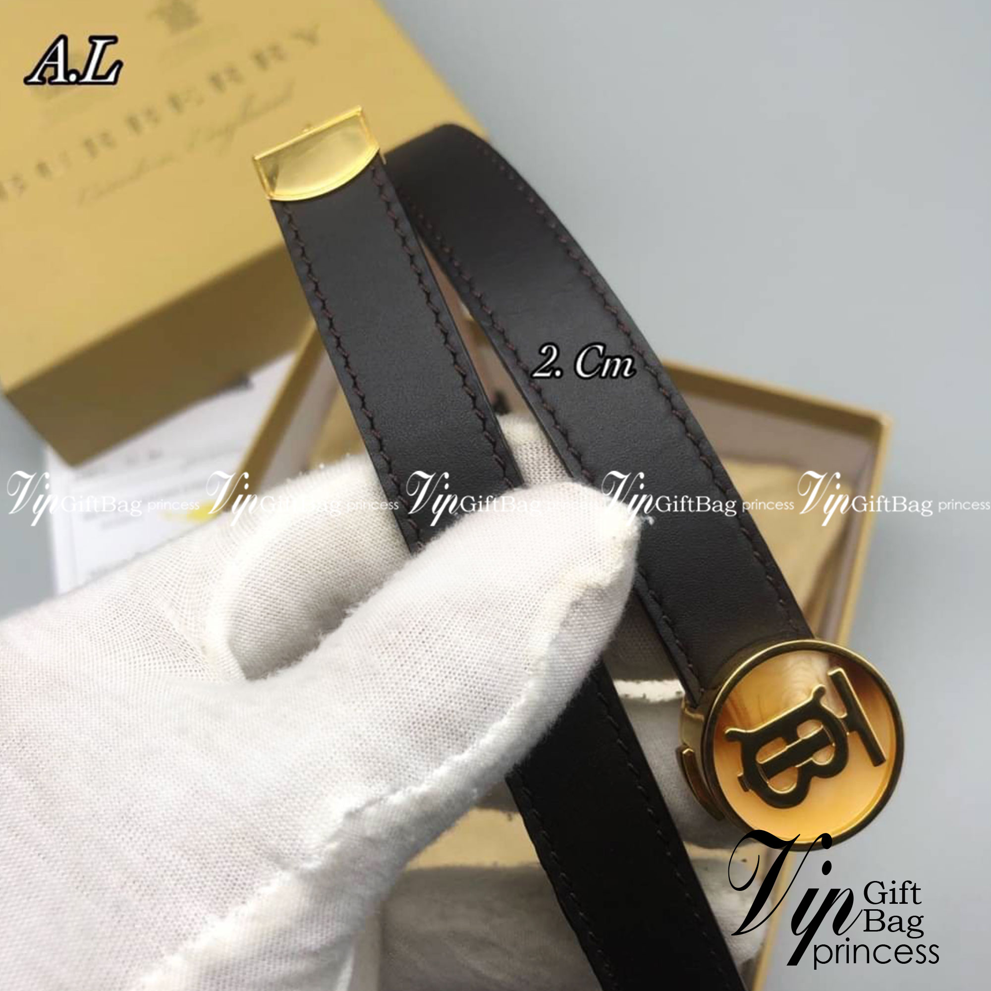 BURBERRY BELT LEATER 2cm เข็มขัดเบอร์เบอรี่ เกรดออริจินอลหนังแท้ ใช้งานง่าย ได้ทั้งชายหญิง เป็น everyday look ได้เลยค่ะ ภาพสินค้าถ่ายจากงานขายจริง ใช้งานต่างประเทศได้