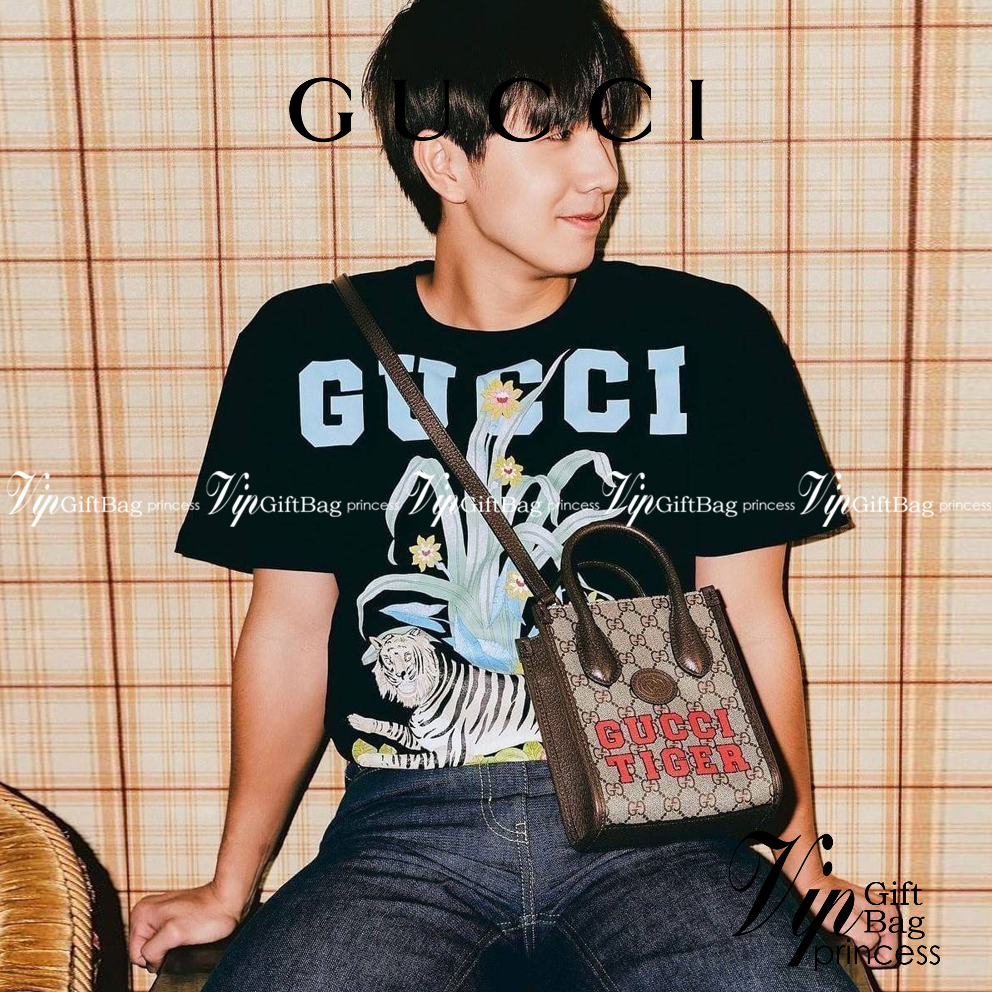 GUCCI Tiger GG mini tote bag ไซส์มินิ ร้อนแรงไฟลุก!! ต้อนรับปีเสืออย่างเป็นทางการ จัดให้แบบเลิศๆ กับกระเป๋าทรงโท้ท วีไอพีพรีเมี่ยมกิ๊ฟ ไซส์มินิ โดดเด่นด้วยฟอนท์ตัวใหญ่ สวยเอกลักษณ์ วัสดุหนังแคนวาสตัดขอบด้วยหนังแท้ ภายในเป็นช่องโล่ง ใส่ของจุกจิกได้ ใส่โทรศ