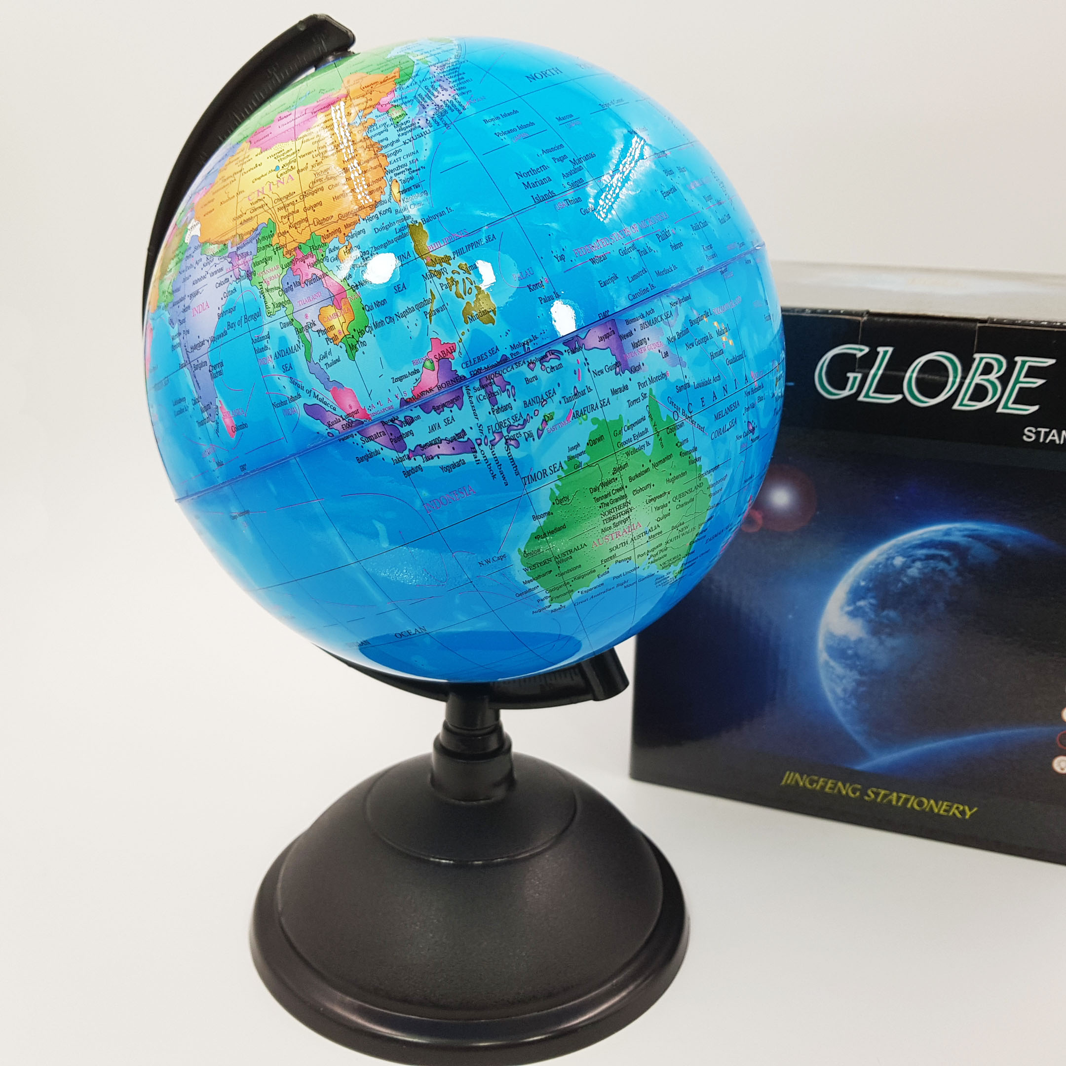 ลูกโลกจำลองไฟเบอร์ขนาดเส้นผ่าศูนย์กลาง8นิ้ว (20 cm.) ภาษาอังกฤษ แผนที่โลก