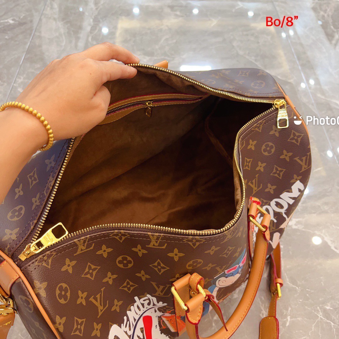 LV Keepall Bandouliere 45 / LV Travel Bag พร้อมส่ง กระเป๋าเดินทางสุดคลาสสิค ไอเท็มที่จะทำให้การเดินทางไม่ธรรมดาอีกต่อไป ด้วยดีเทลความเป็นเอกลักษณ์