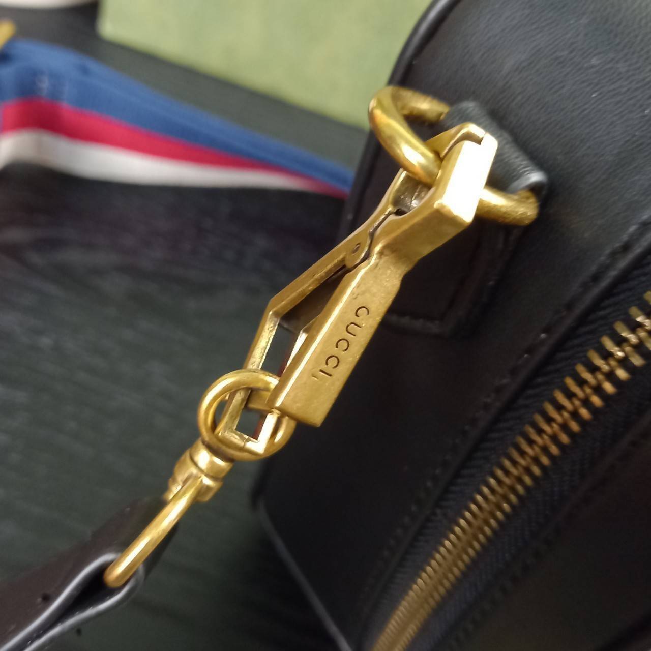 VIP GUCCI GG MARMONT TOP HANDLE SHOULDER BAG / BOLSA GG MATELASSE กระเป๋าถือ กระเป๋าสะพาย คอลเลคชั่นสุดหรู มาพร้อมสายสปอร์ตสะพายยาว สามารถปรับระดับได้ ถอดได้ เป็นอีกรุ่นที่โดดเด่นมากๆ การใช้งานคล้องตัวสุดๆ โดดเด่นด้วยโลโก้ GG ขนาดใหญ่เป็นเอกลักษณ์