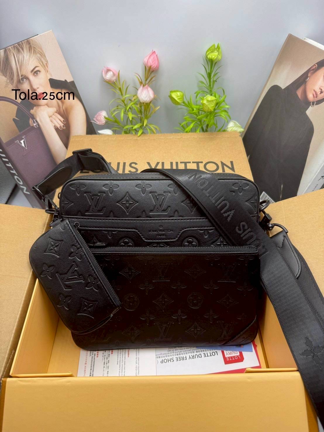 LV Trio Messenger bag Monogram-embossed กระเป๋าสะพายทรงแมสเซ็นเจอร์ ดีไซน์ทันสมัยในโทนสีสปอร์ต สีดำสุดคลาสสิกไฮคลาสอย่างลง ไอเท็มที่หนุ่มๆต้องไม่พลาด