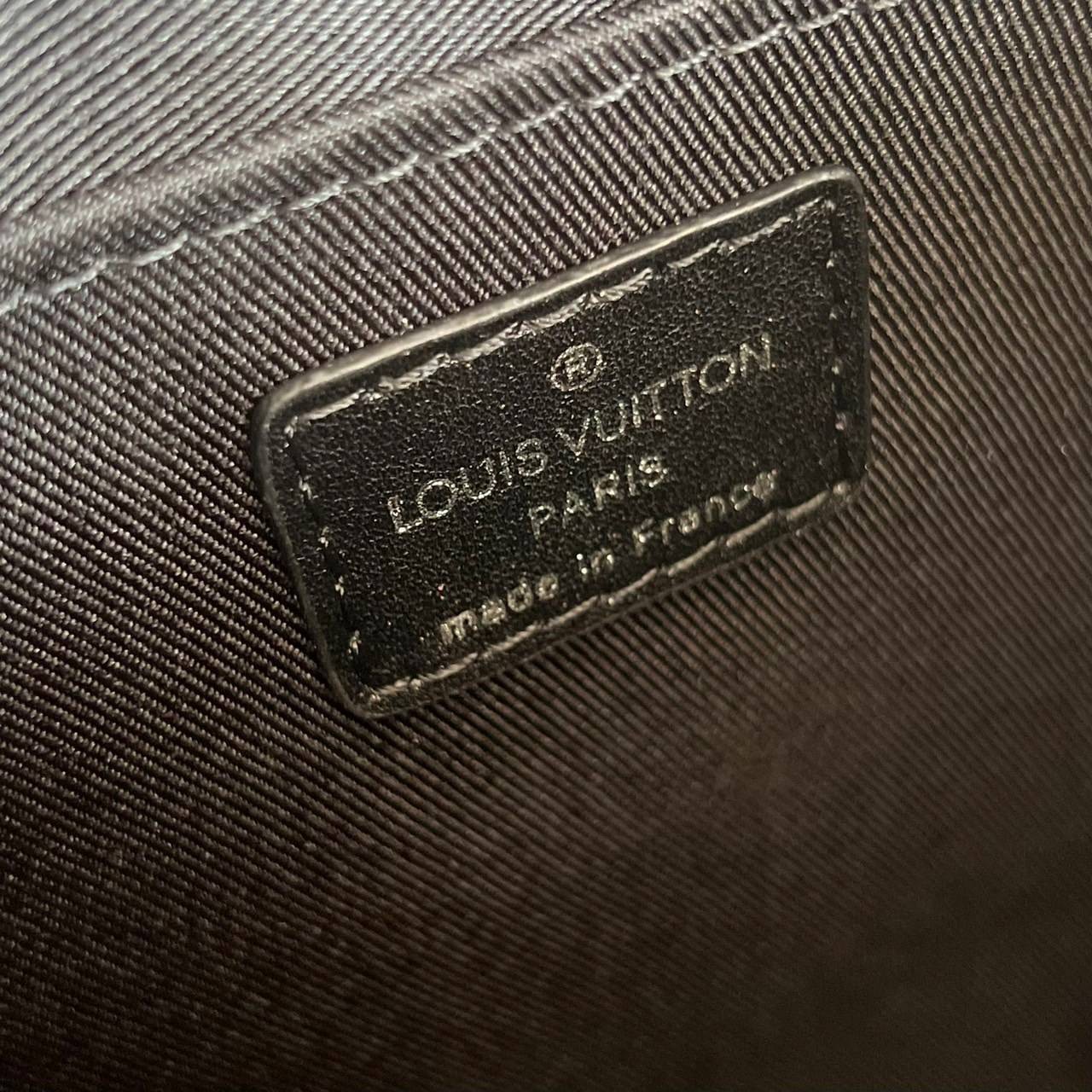 หนังแท้ Louis Vuitton taigarama outdoor messenger man bag ภาพถ่ายจากงานขายจริง