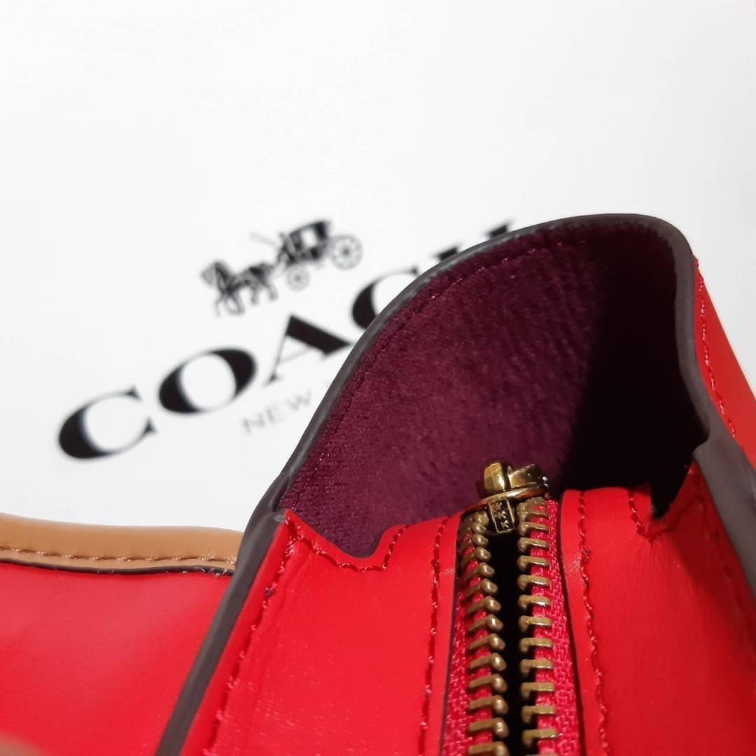 COACH COURIER CARRYALL 23 IN COLORBLOCK SIGNATURE CANVAS พร้อมส่ง 7 แบบ พร้อมส่ง ลุคดูไฮสุดๆค่ะ! กระเป๋าสะพายหนังหรูหราและคลาสสิค หนังแท้ชั้นดีที่สุด น้ำหนักเบา หนังสวยมากก สัมผัสแล้วหลงรักแน่นอนจ้าา😘