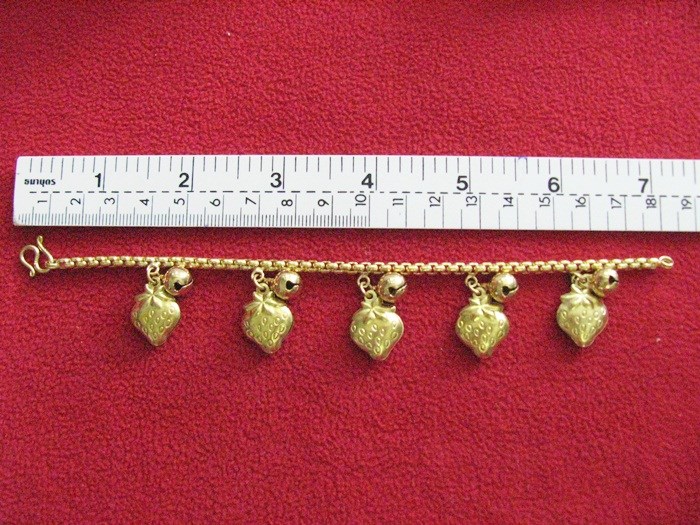 สินค้าหมดค่ะ สร้อยข้อมือทองเหลือง+จี้สตอเบอร์รี่ค่ะ