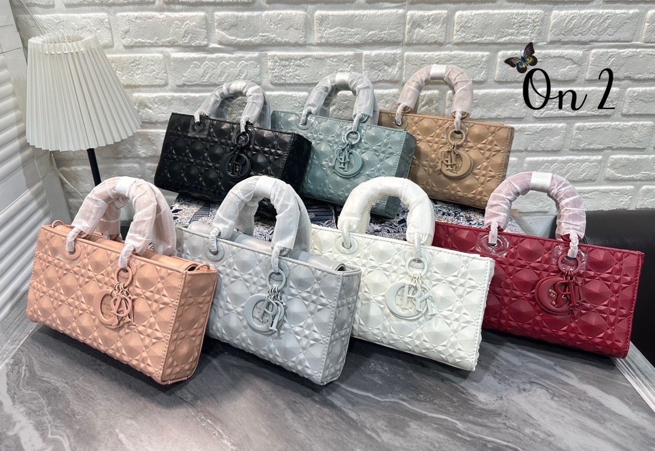 DIOR LADY D-JOY BAG Cannage Calfskin with Diamond Motif 10" คือราชนิกุลมากแม่ความเลดี้ ดิออร์ที่เกินต้าน งานชนช้อปปังสุด ถือสลับแท้ไม่โป๊ะ