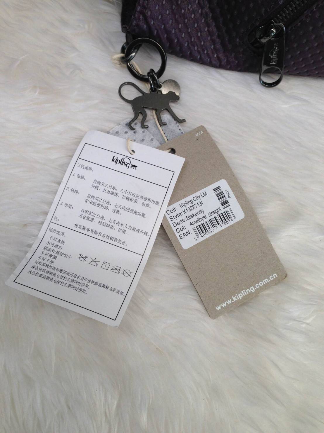 New arrival Kipling backpack and handdle bag 2018 K13287 factory oem HK พร้อมส่งที่ไทย รุ่นใหม่ล่าสุด กระเป๋าสะพายหลัง วัสดุไนล่อนพิเศษคุณภาพสูง กันน้ำระดับนึง ด้านหน้าออกแบบเป็นช่องซิป ช่องลึกใส่ของจุกจิก เปิดปิดกระเป๋าแบบกระดุมแม่เหล็ก ปากกระเป๋ามีที่เก